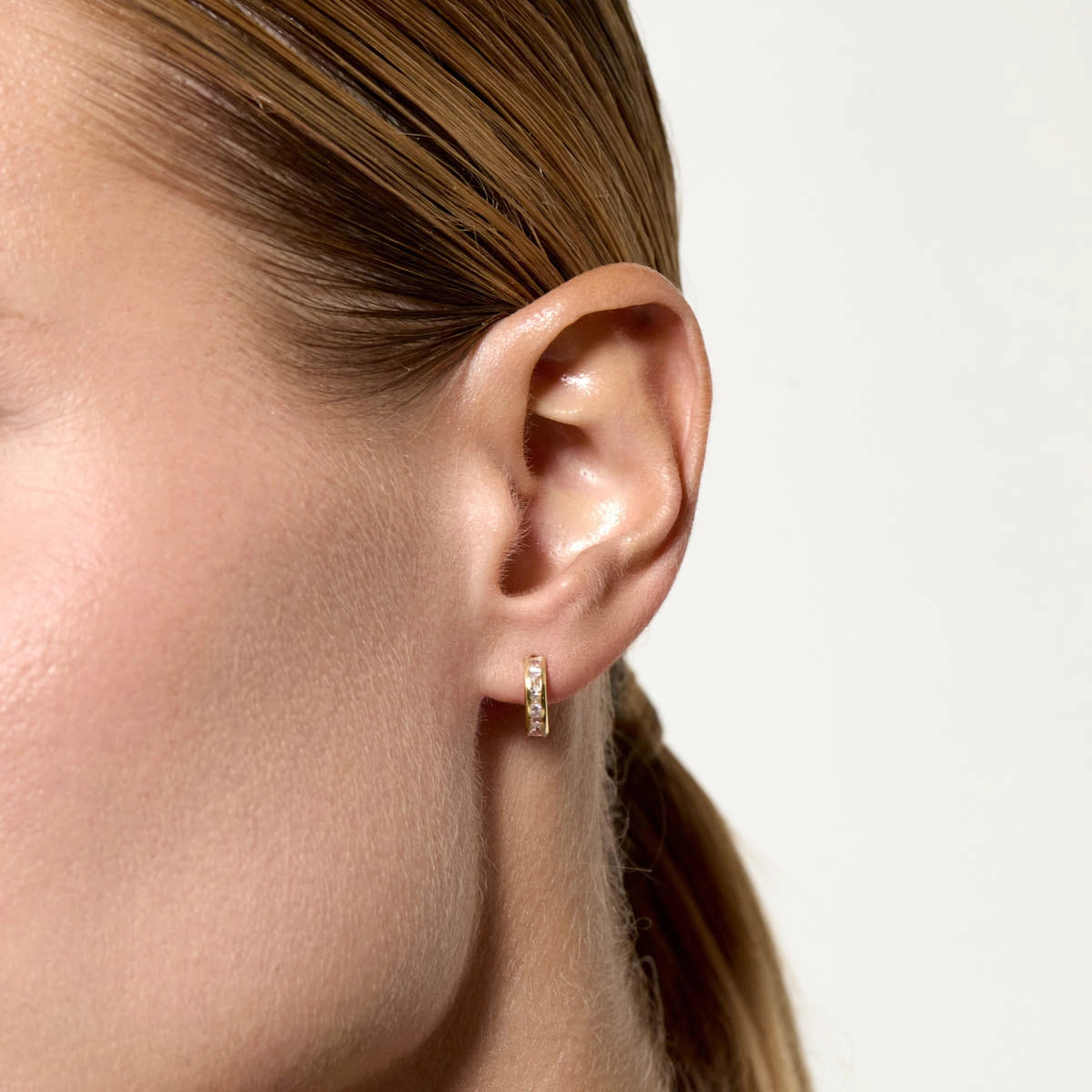 Pendientes de oro 18K circonitas tipo cinquillo 10 mm