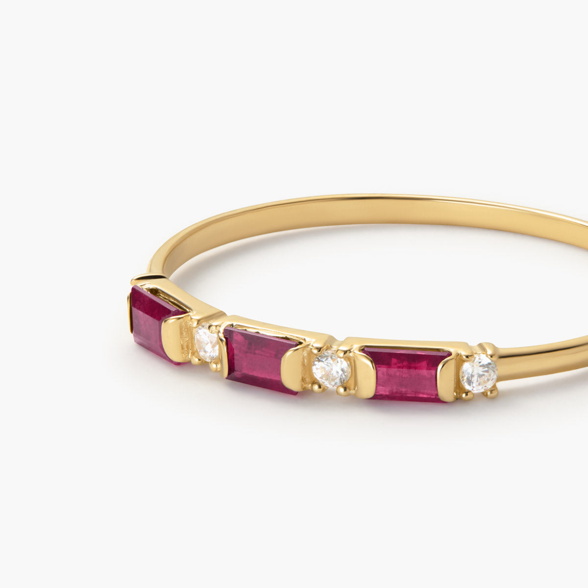 Anillo de oro 18K rubí