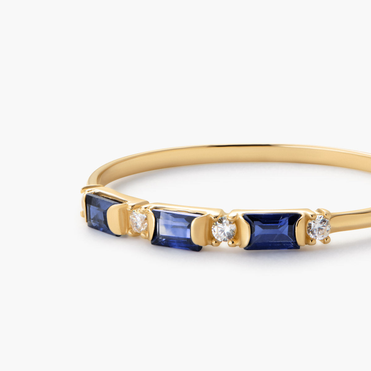 Anillo de oro 18K zafiro