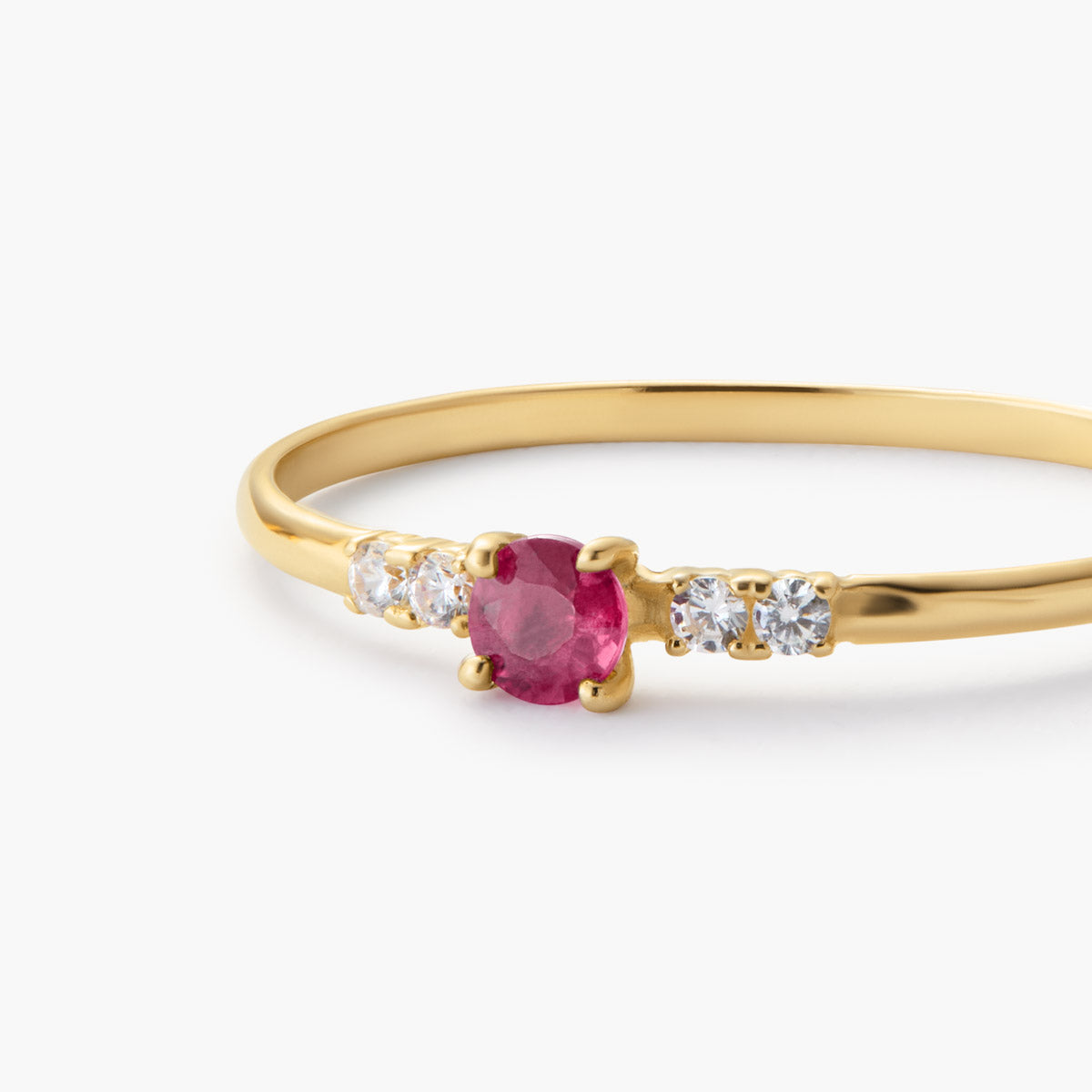 Anillo de oro 18K rubí