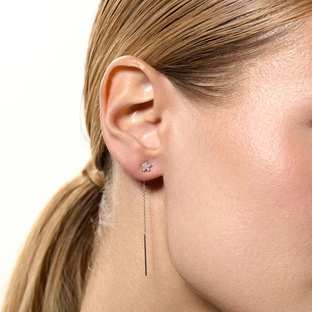 Pendientes largos estrella de oro blanco 18K diamante natural 0.13 ct. 60 mm