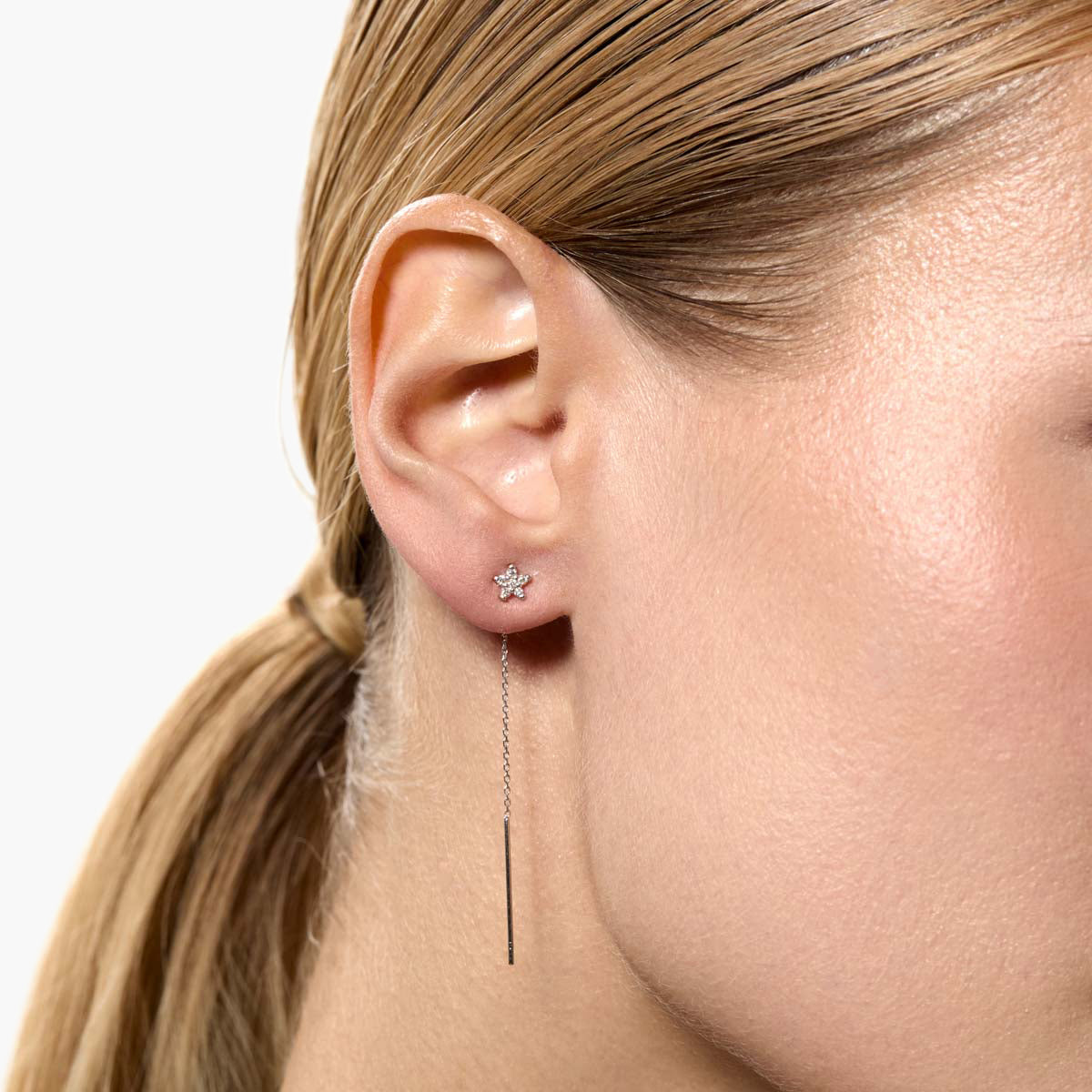 Pendientes largos estrella de oro blanco 18K diamante natural 0.13 ct. 60 mm