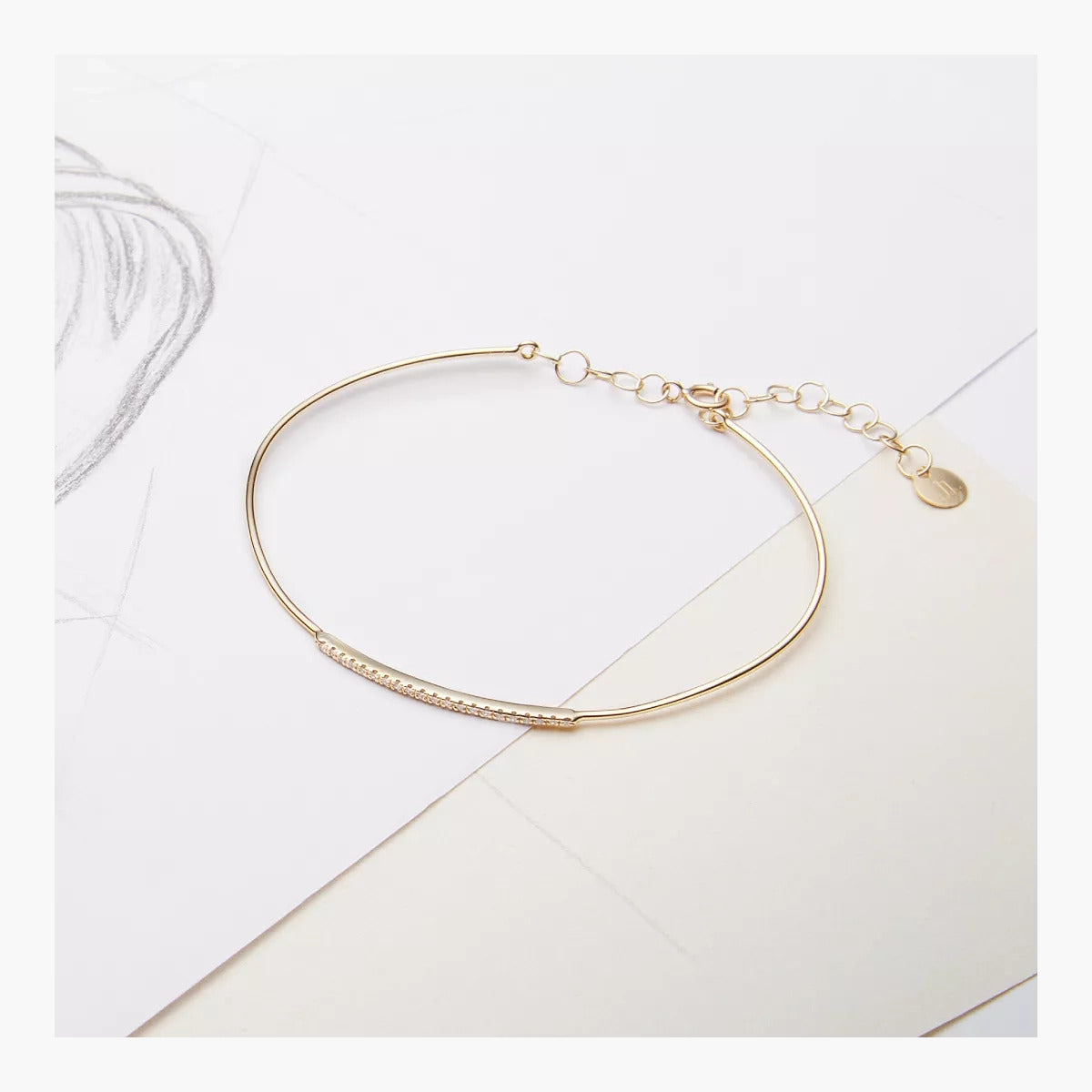 Pulsera rígida de oro 18K diamante natural 0.15 ct. 53x48 mm