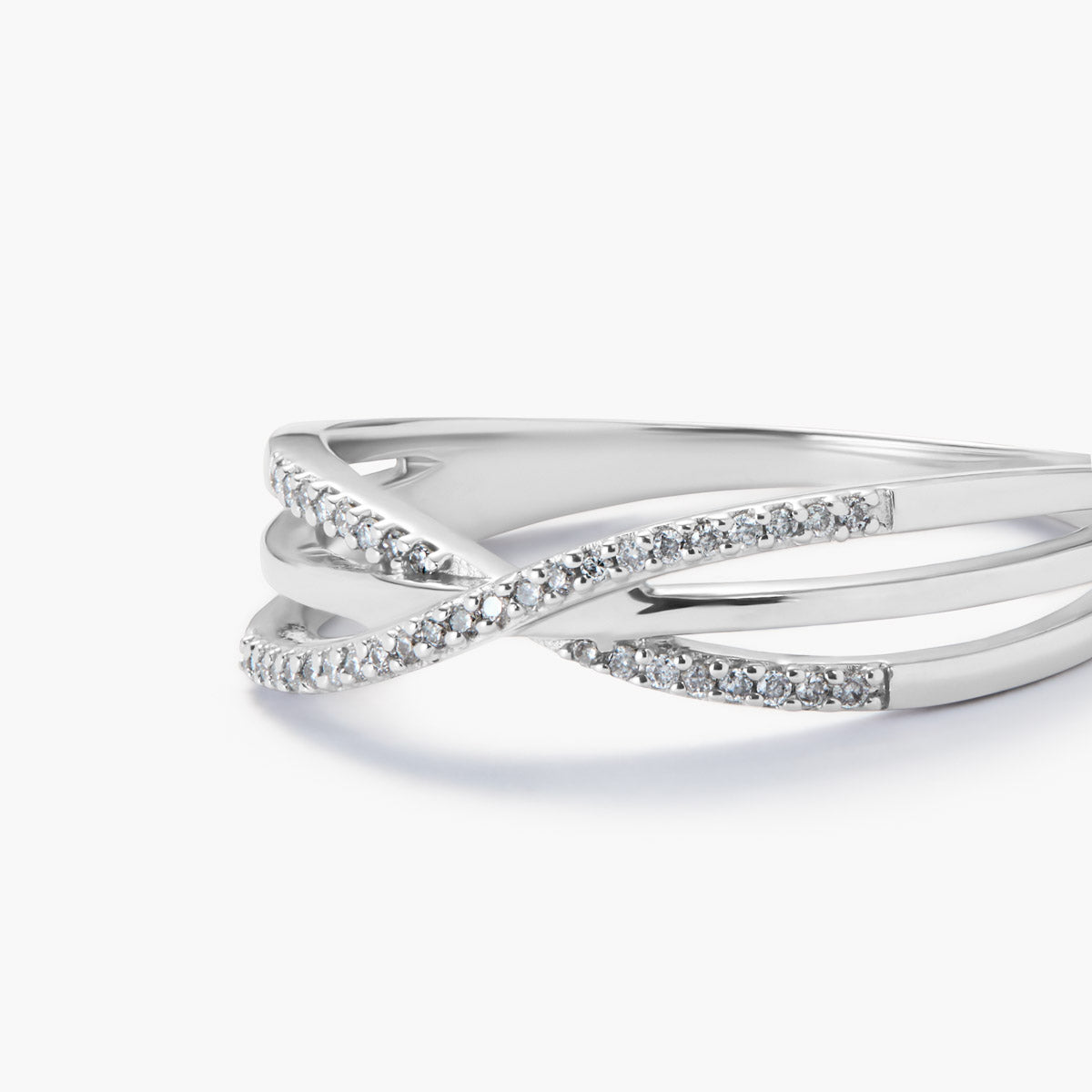 Anillo de oro blanco 18K diamante natural 0.07 ct.