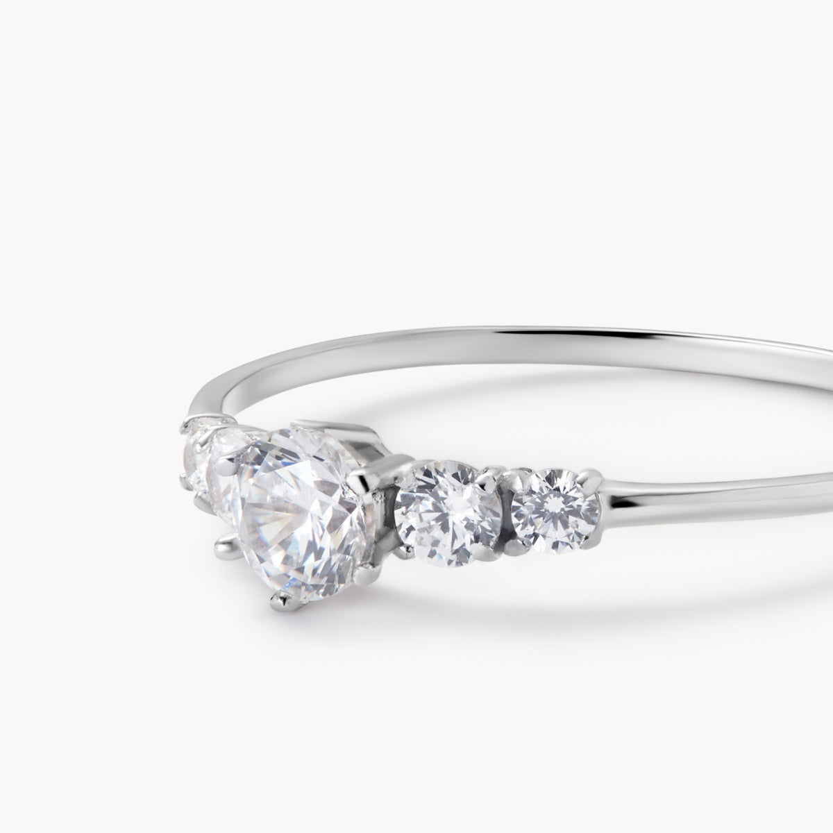 Anillo de oro blanco 18K