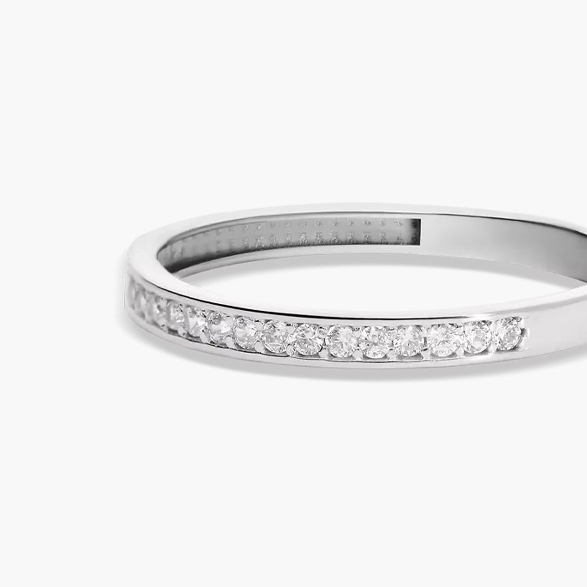 Anillo de oro blanco 18K
