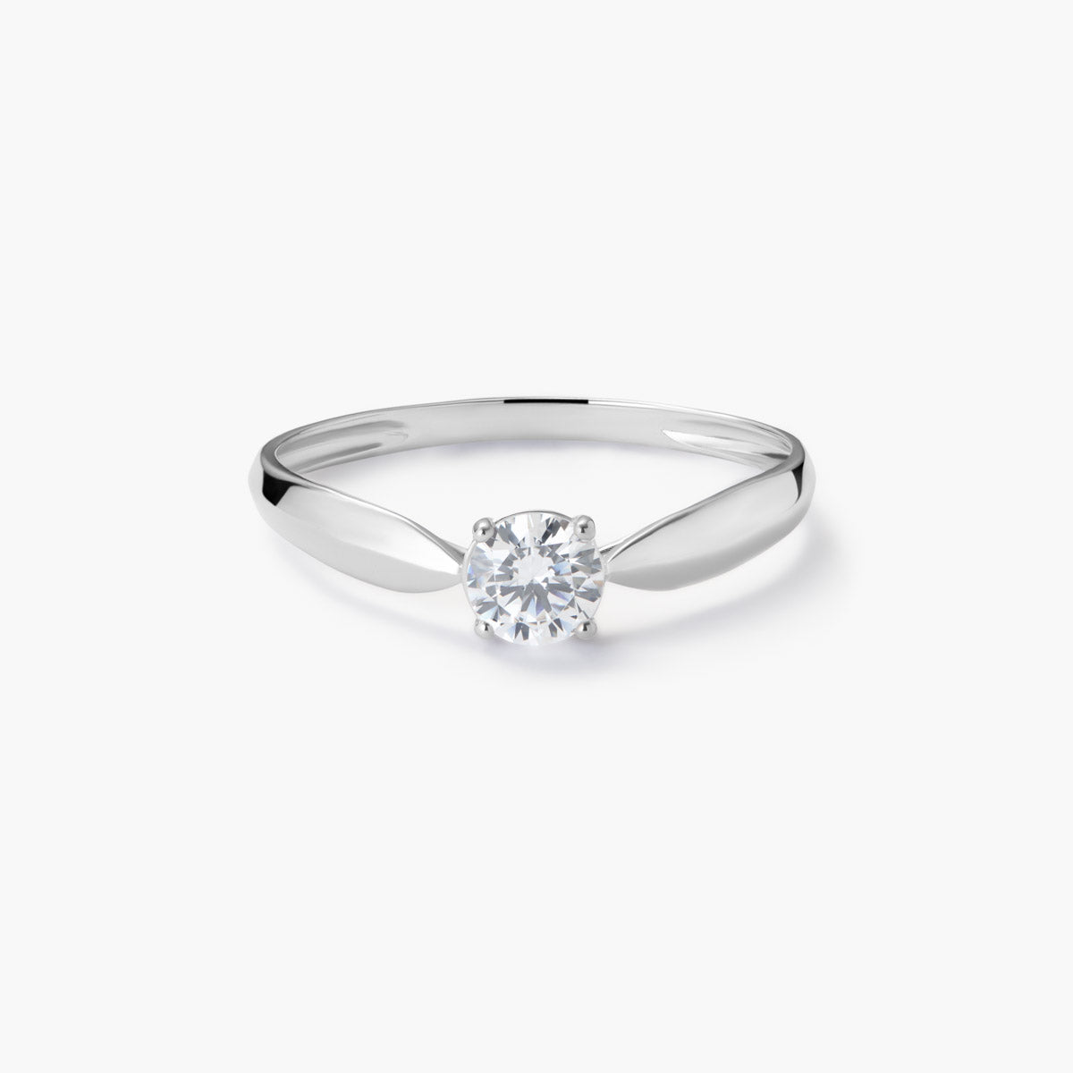Anillo de oro blanco 18K
