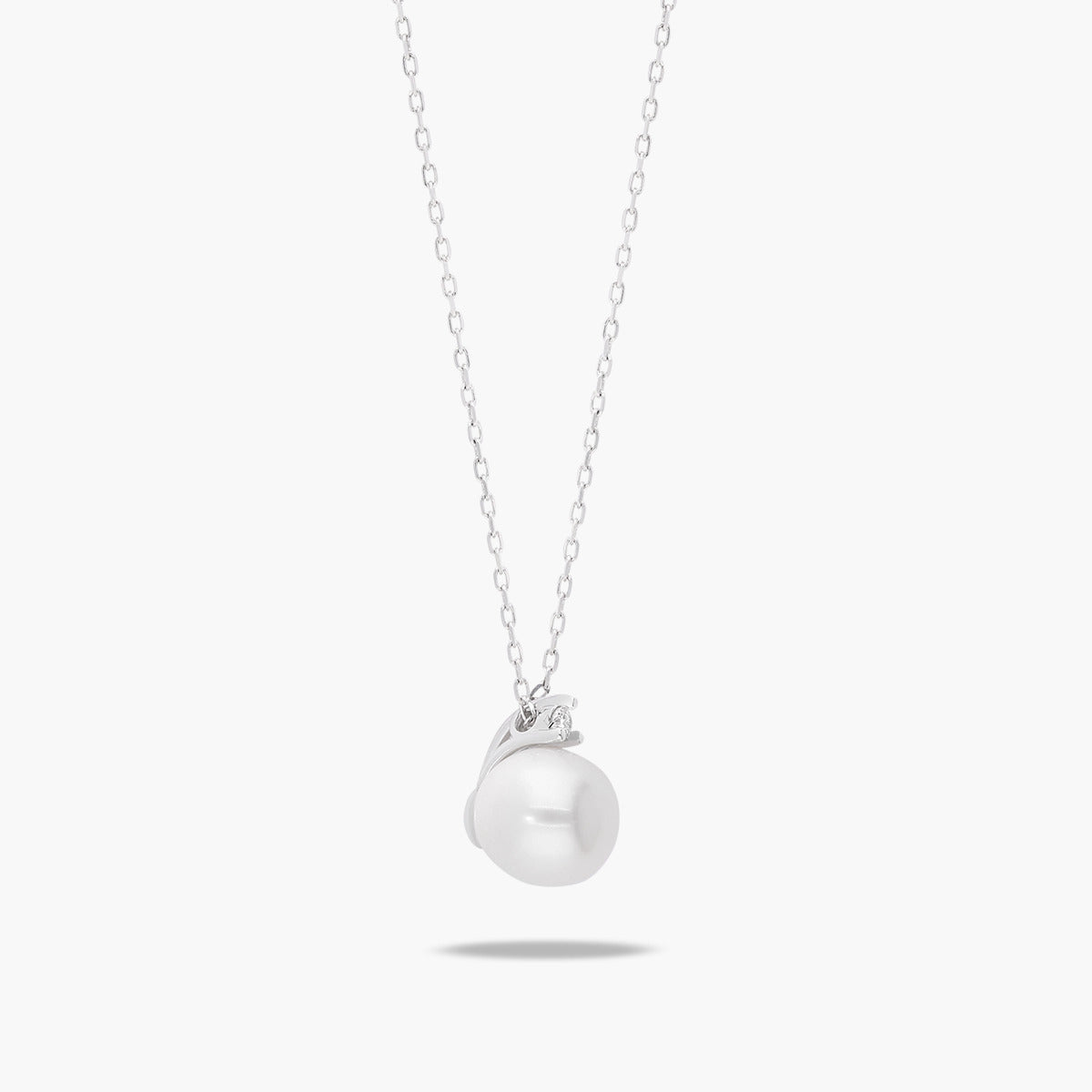 Collar de oro blanco 18K diamante natural 0.02 ct. perla 7 mm