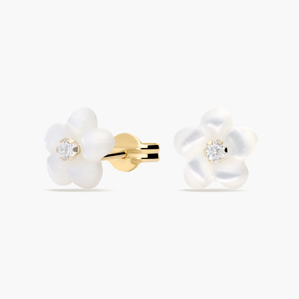 Pendientes flor de oro 18K circonita y nácar 8 mm