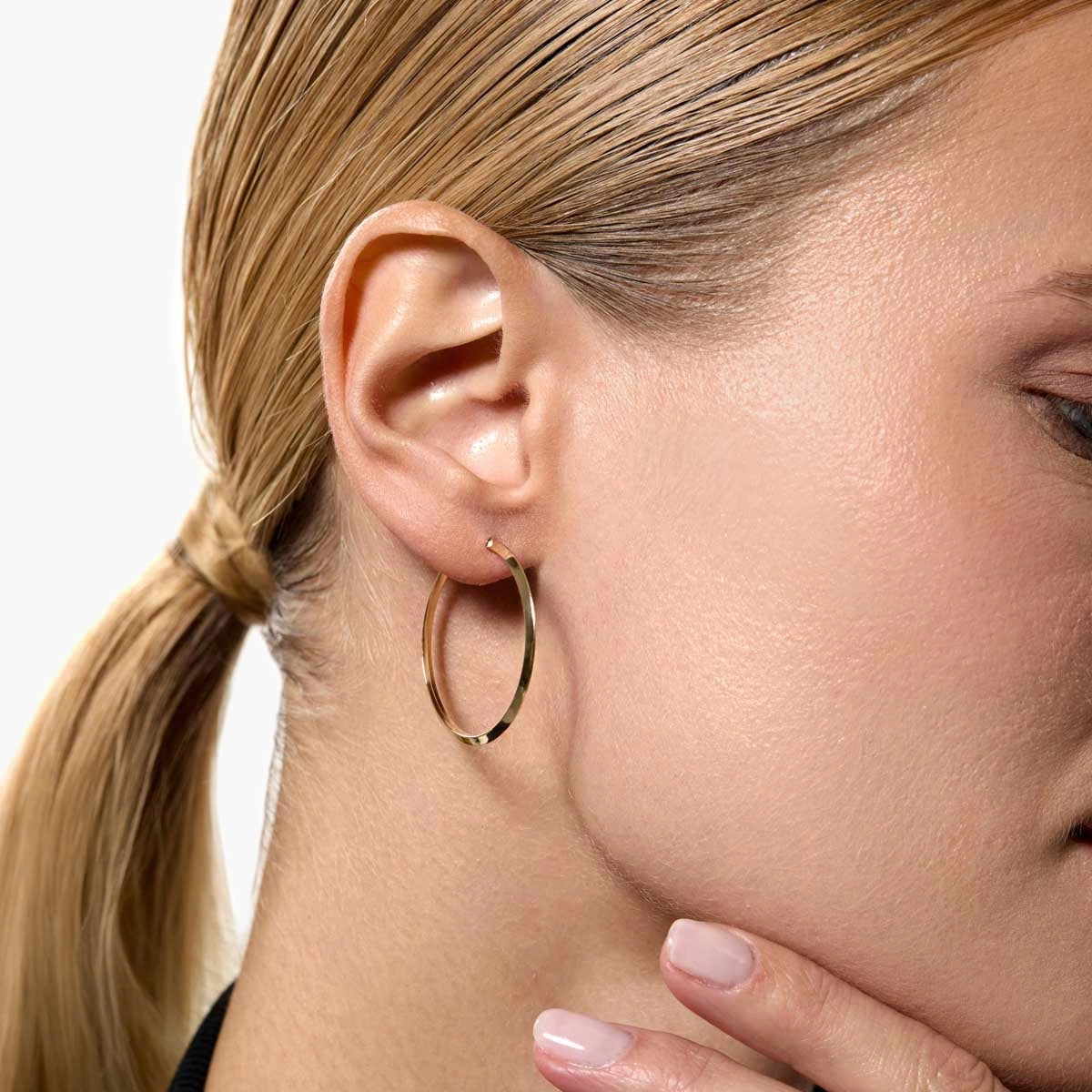 Pendientes de aro tubo triangular de oro 18K 32 mm