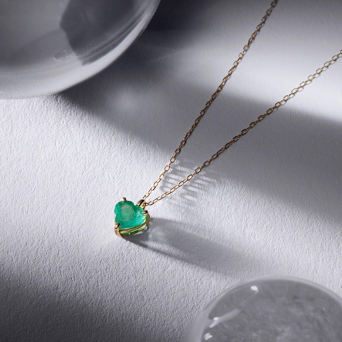 Collar corazón de oro 18K esmeralda IMMORTAL LOVE