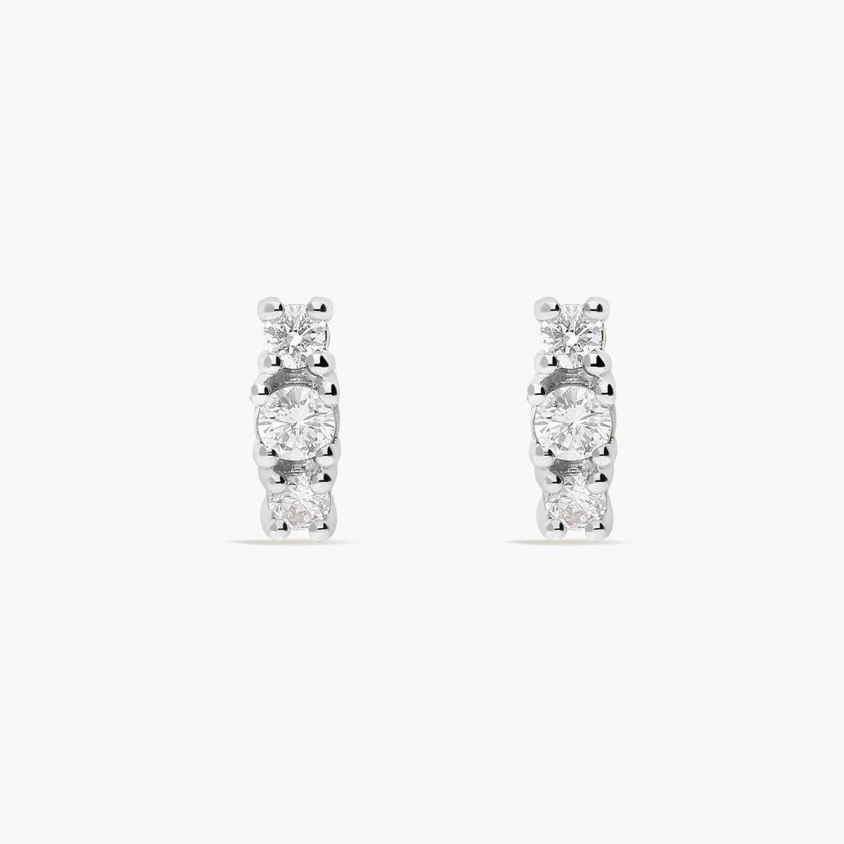 Pendientes de oro blanco 18K diamante natural 0.20 ct. 7 mm