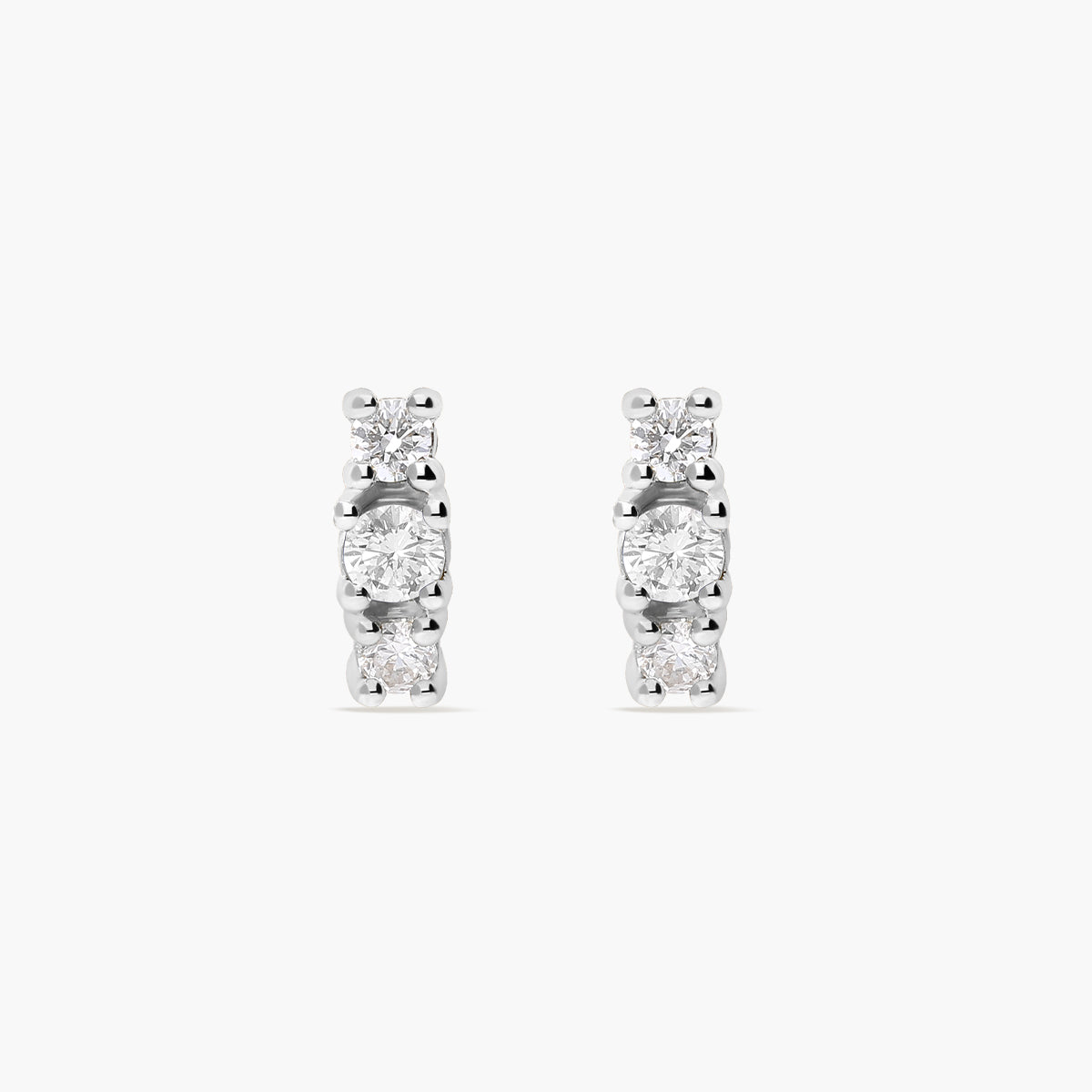 Pendientes de oro blanco 18K diamante natural 0.20 ct. 7 mm
