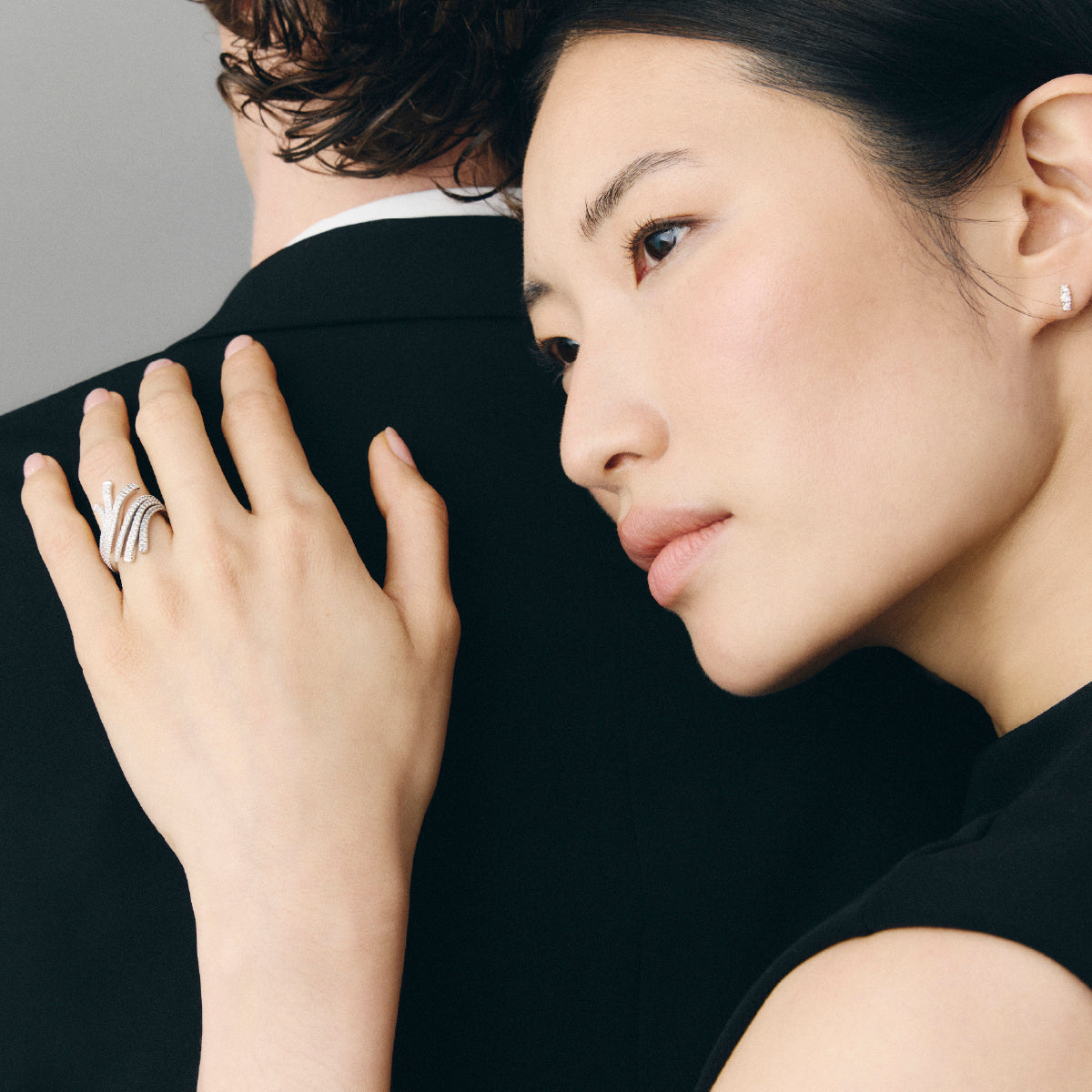 Pendientes de oro blanco 18K diamante natural 0.20 ct. 7 mm