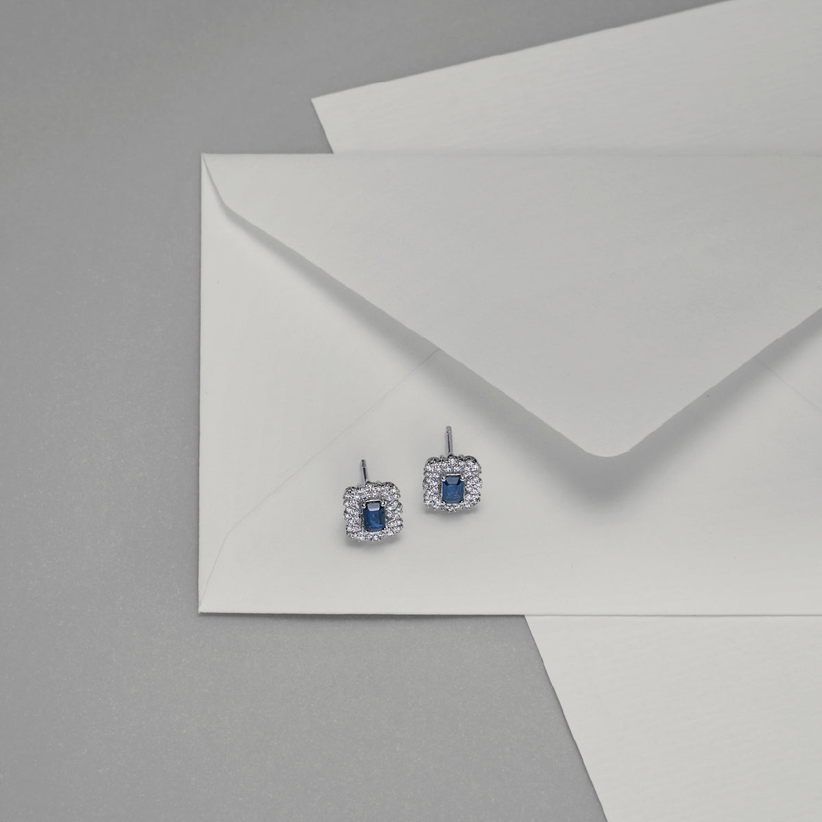 Pendientes de oro blanco 18K diamante natural 0.08 ct. zafiro 10 mm JAIPUR CELESTIA