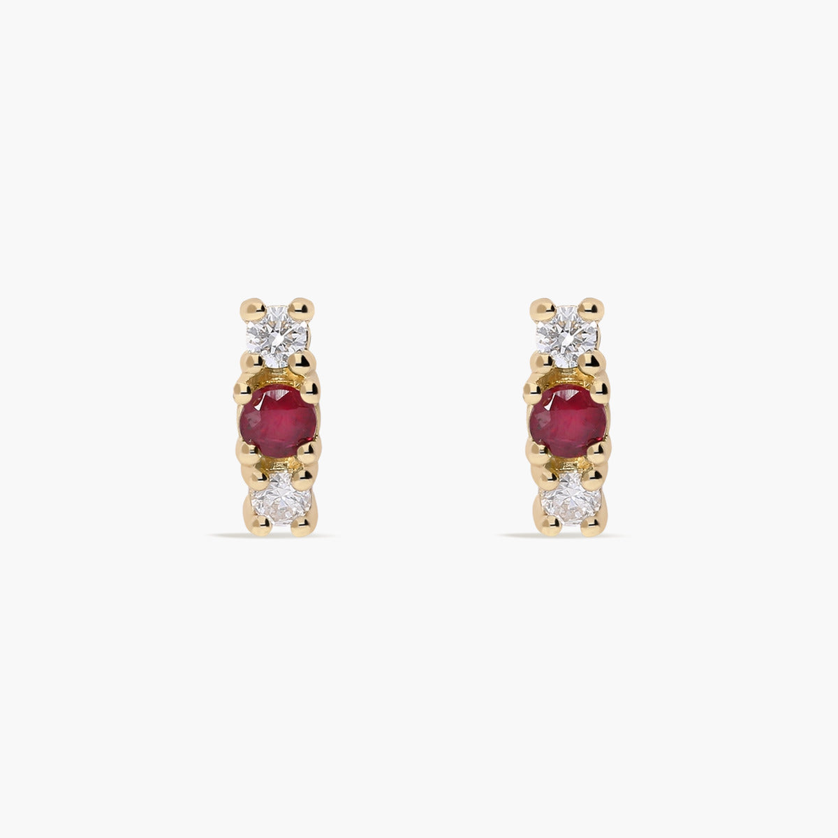 Pendientes de oro 18K diamante natural 0.10 ct. rubí 7 mm