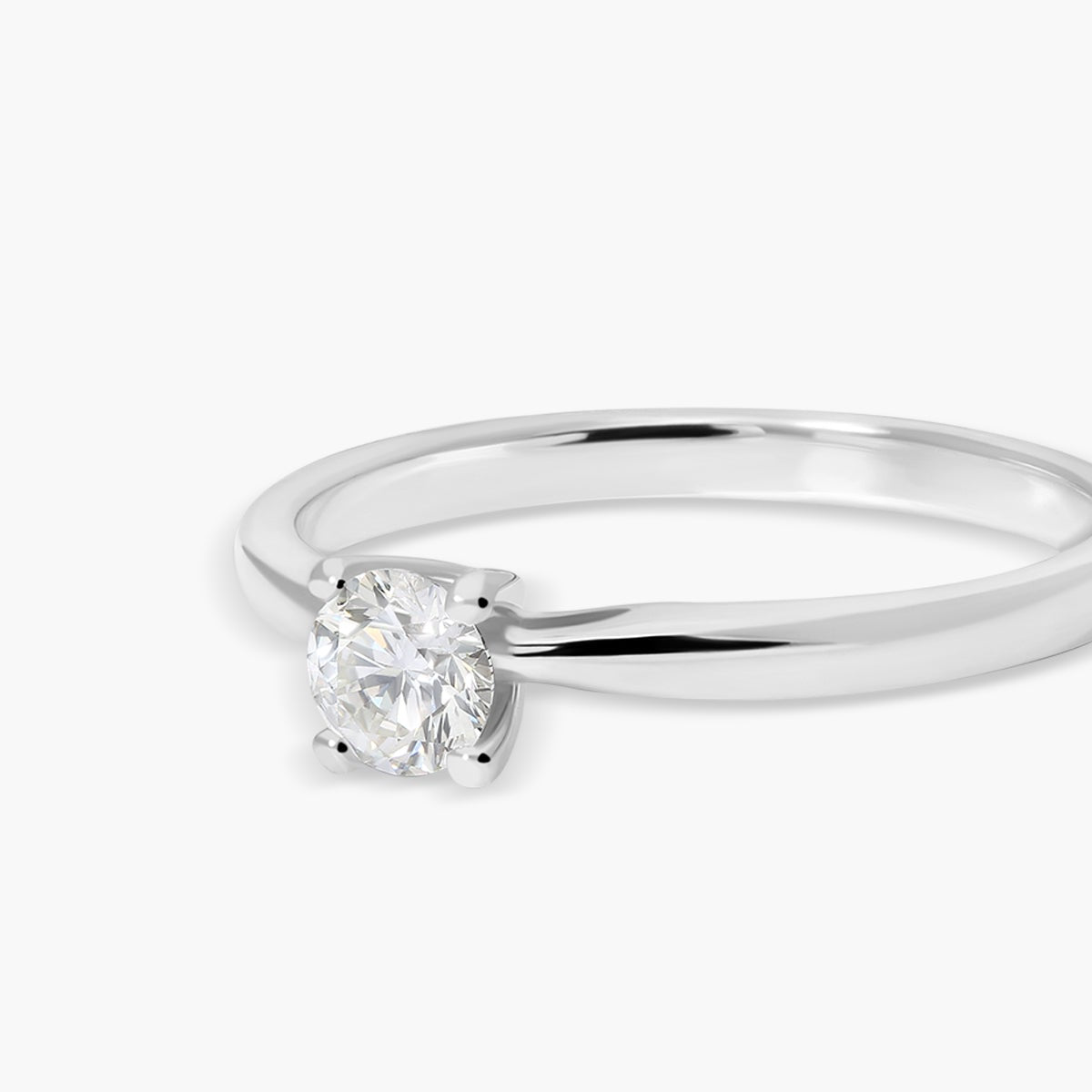 Anillo de oro blanco 18K diamante natural 0.3 ct.