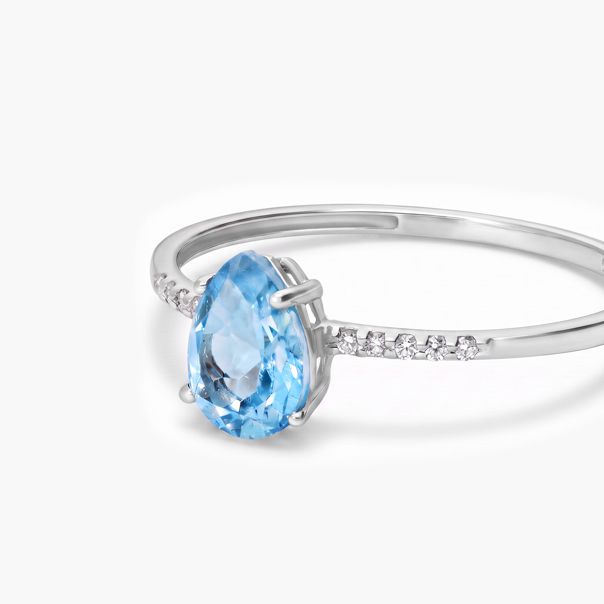 Anillo de oro blanco 18K diamante natural 0.04 ct.