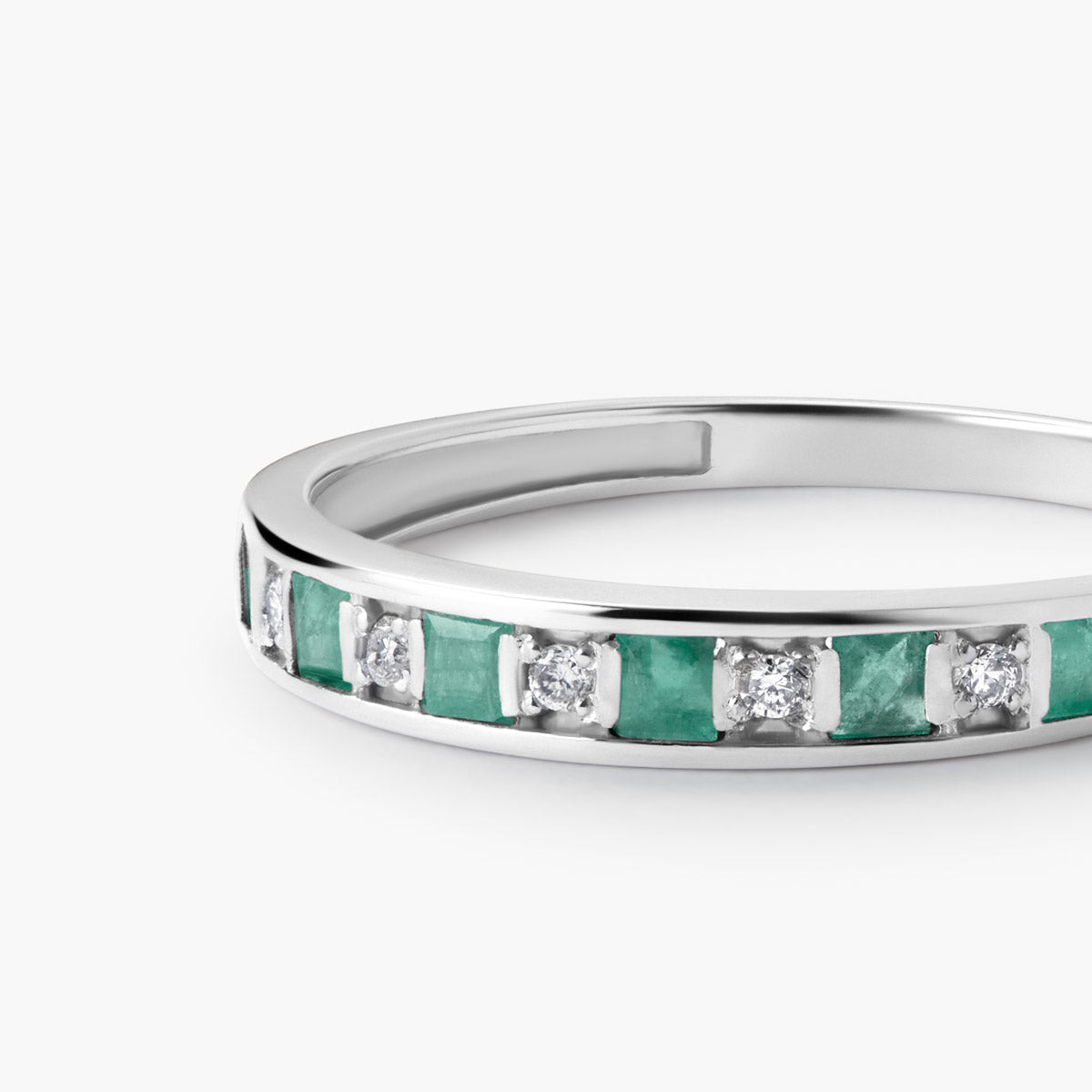 Anillo de oro blanco 18K diamante natural 0.04 ct. 