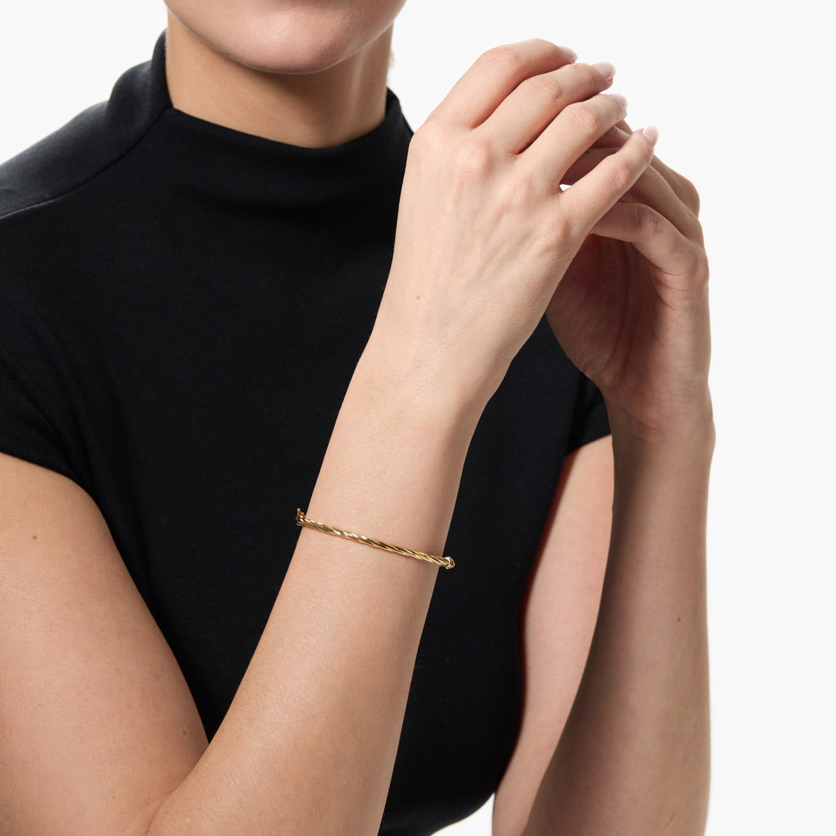 Pulsera rígida de oro 18K 50x60 mm TWIST