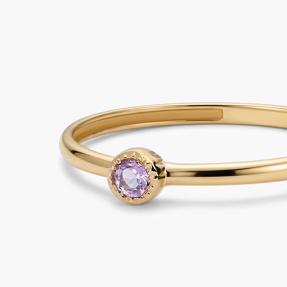 Anillo de oro 18K amatista violeta 2 mm