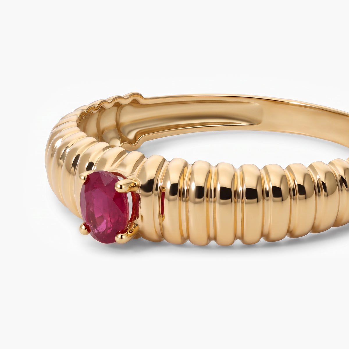 Anillo de oro 18K rubí 4 mm