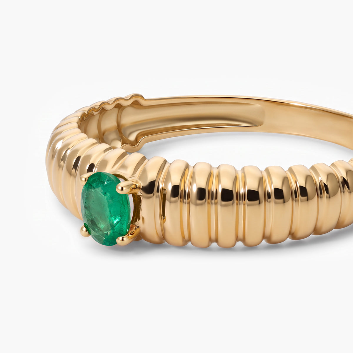 Anillo de oro 18K esmeralda 4 mm