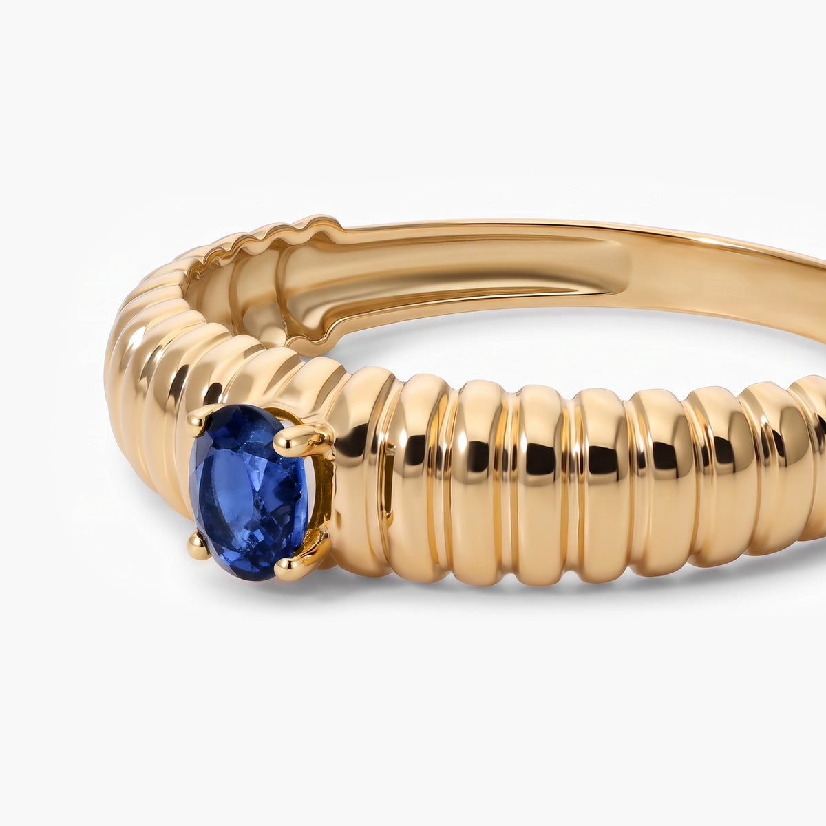 Anillo de oro 18K zafiro 4 mm