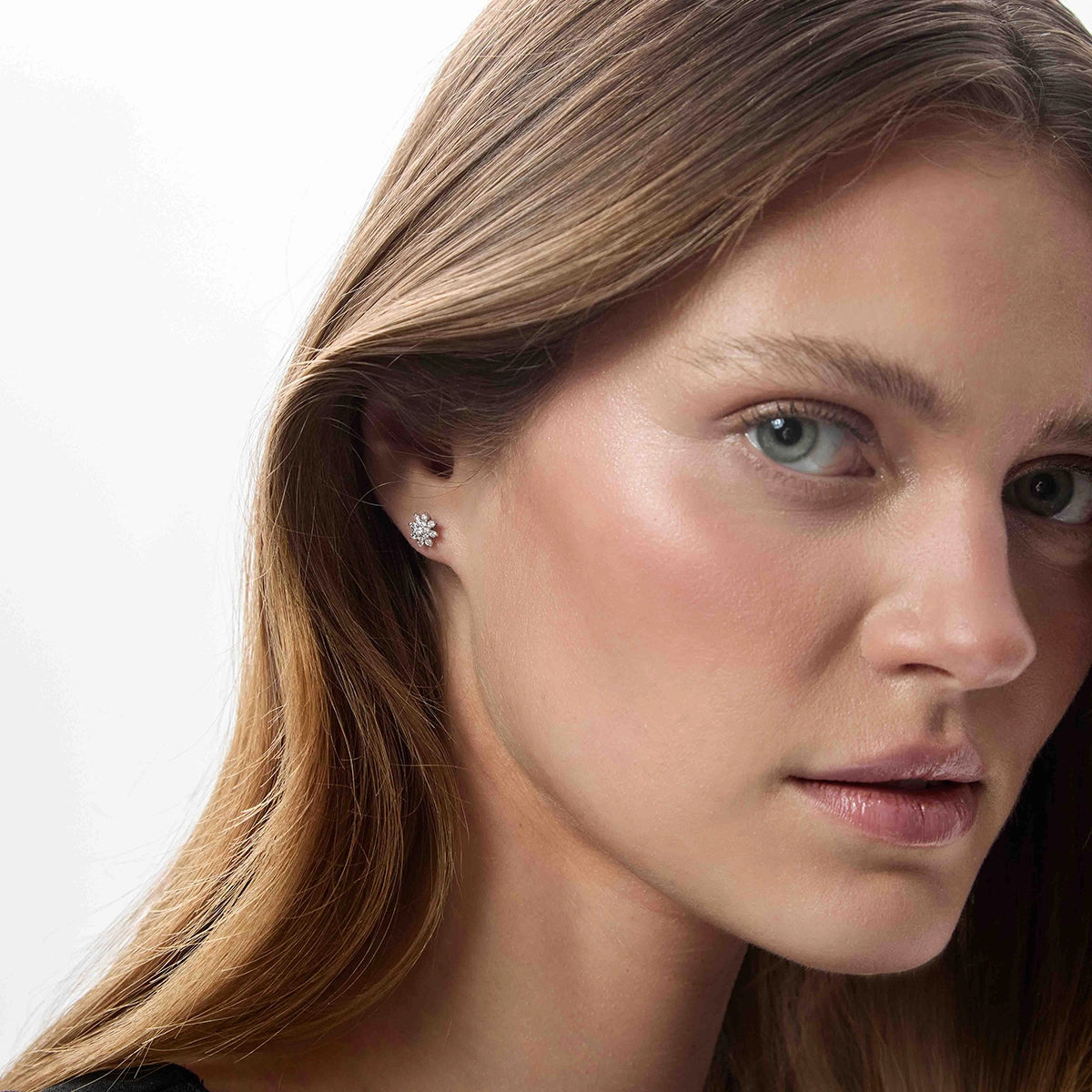 Pendientes de oro blanco 18K diamante natural 0.40 ct. 7 mm