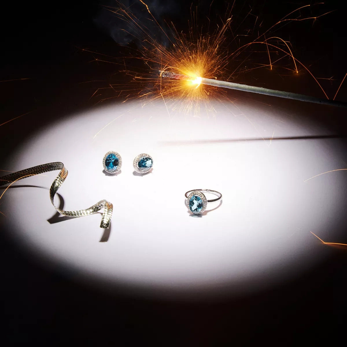 Pendientes de oro blanco 18K diamante natural 0.28 ct. 11 mm DEEP SEA