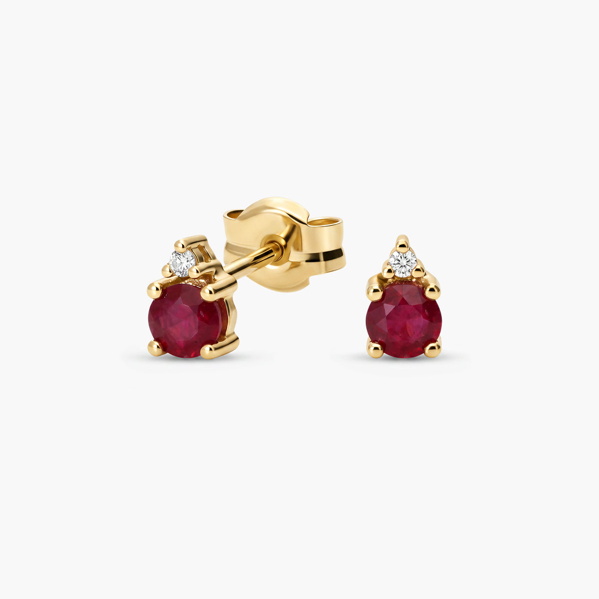 Pendientes de oro 18K diamante natural 0.02 ct. rubí 4 mm MAGMA