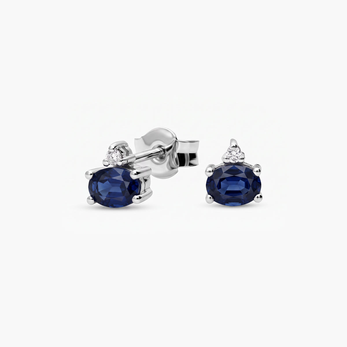 Pendientes de oro blanco 18K diamante natural 0.016 ct. zafiro 4 mm MIDNIGHT