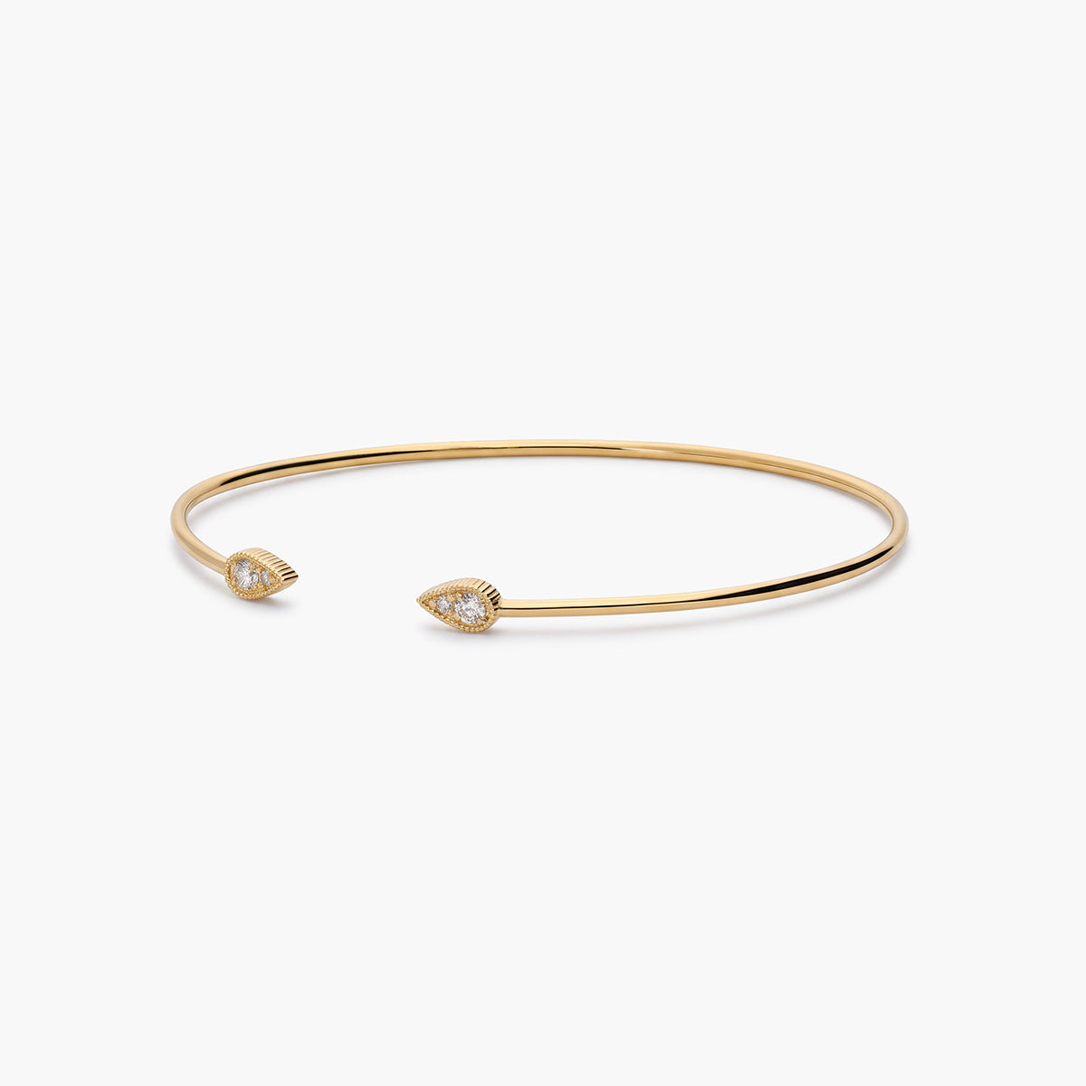 Pulsera rígida de oro 18K diamante natural 0.12 ct. 55x45 mm