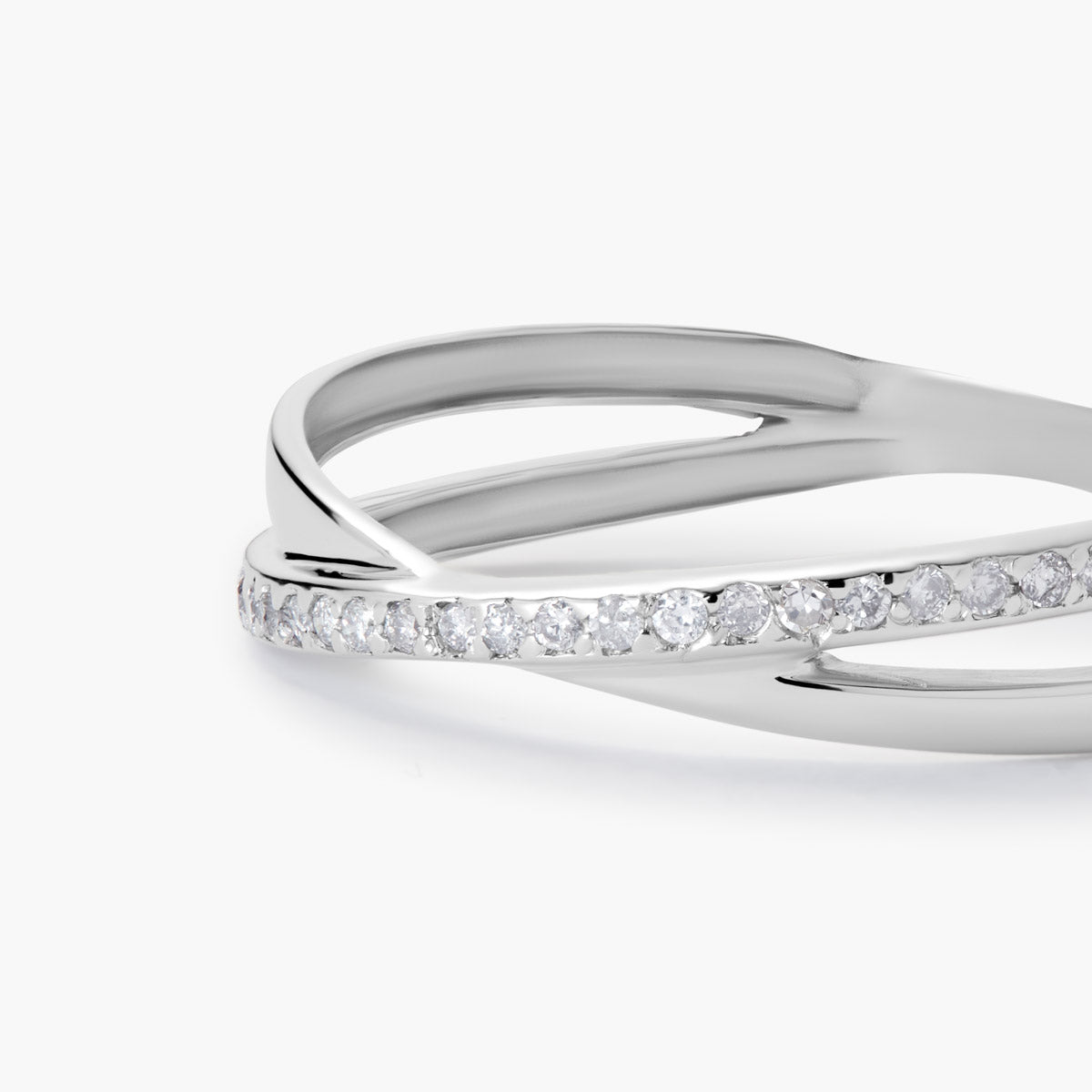 Anillo de oro blanco 18K diamante natural 0.13 ct. 