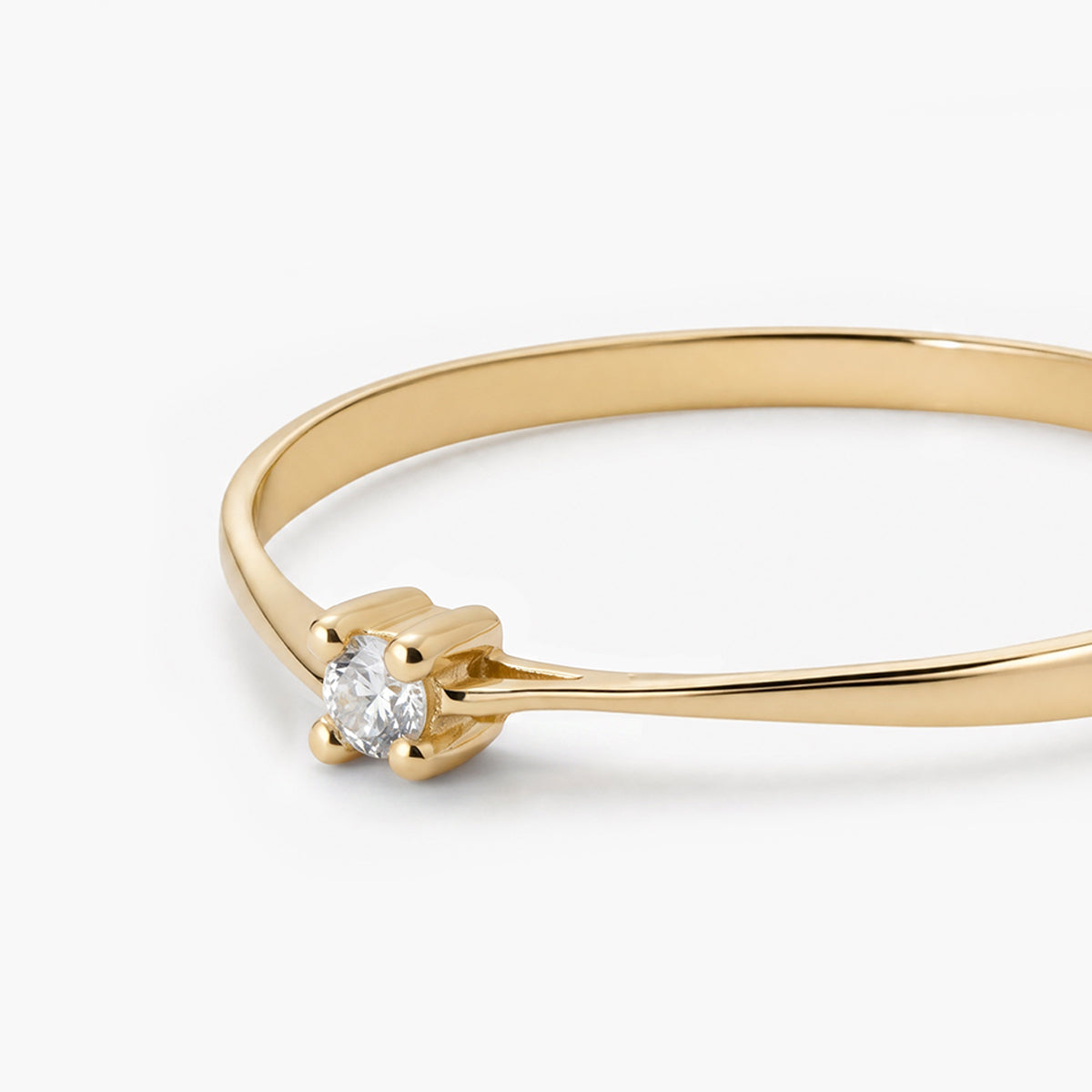 Anillo de oro 18K diamante natural 0.03 ct.