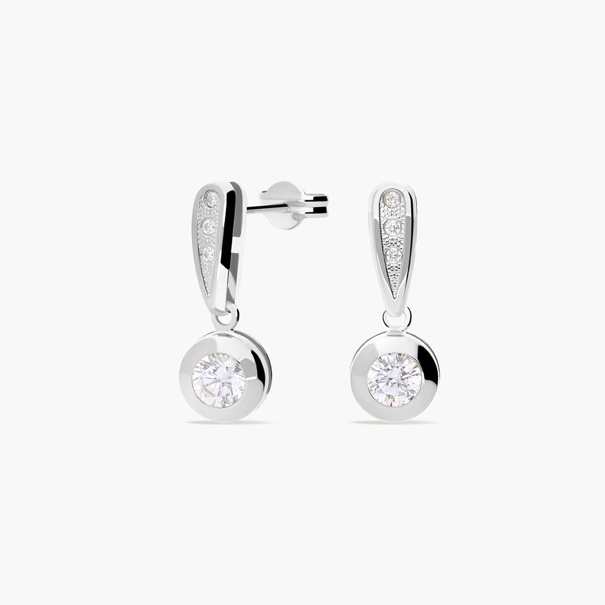 Pendientes largos de oro blanco 18K circonitas 18 mm