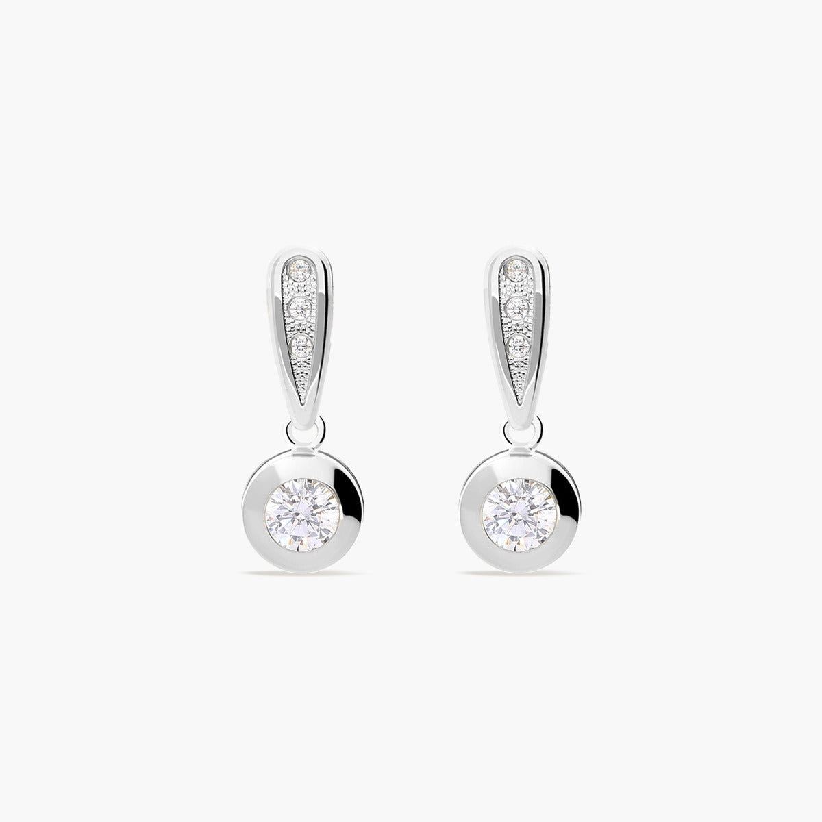 Pendientes largos de oro blanco 18K circonitas 18 mm