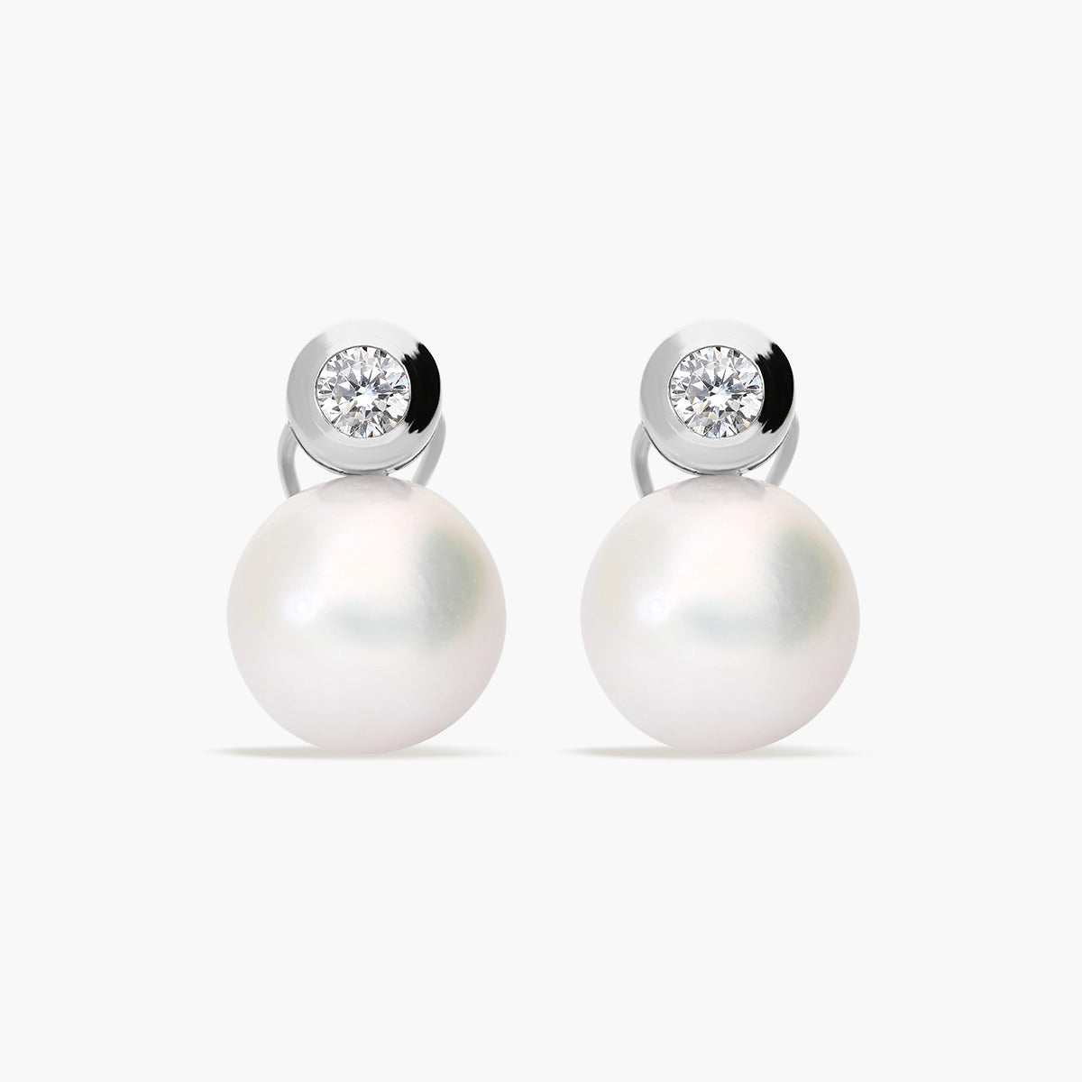 Pendientes de oro blanco 18K con perlas y circonitas 17 mm