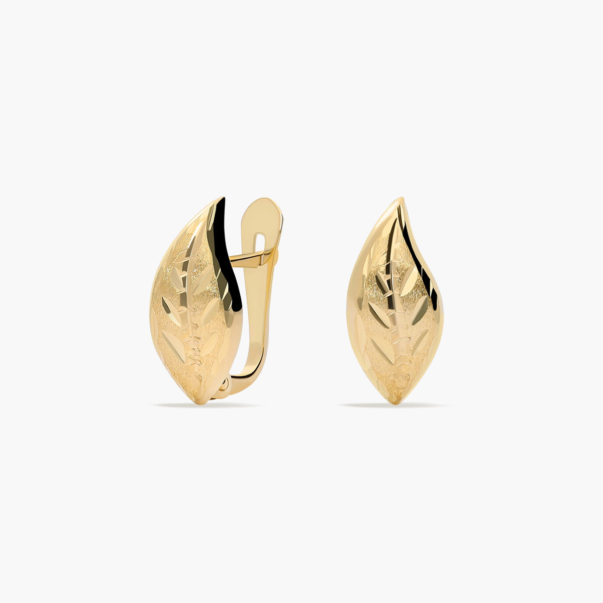 Pendientes forma de hoja de oro 18K 13 mm