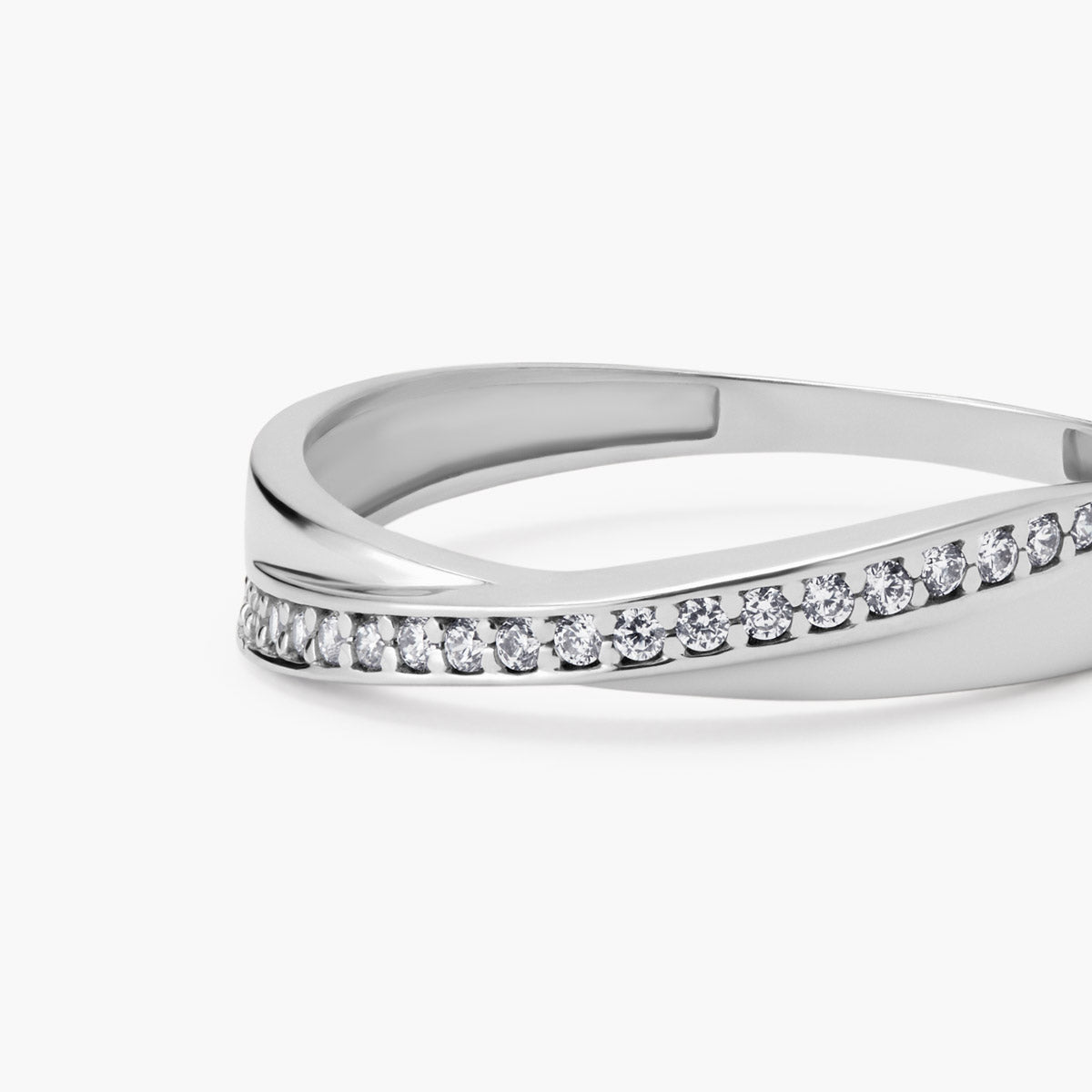 Anillo de oro blanco 18K 