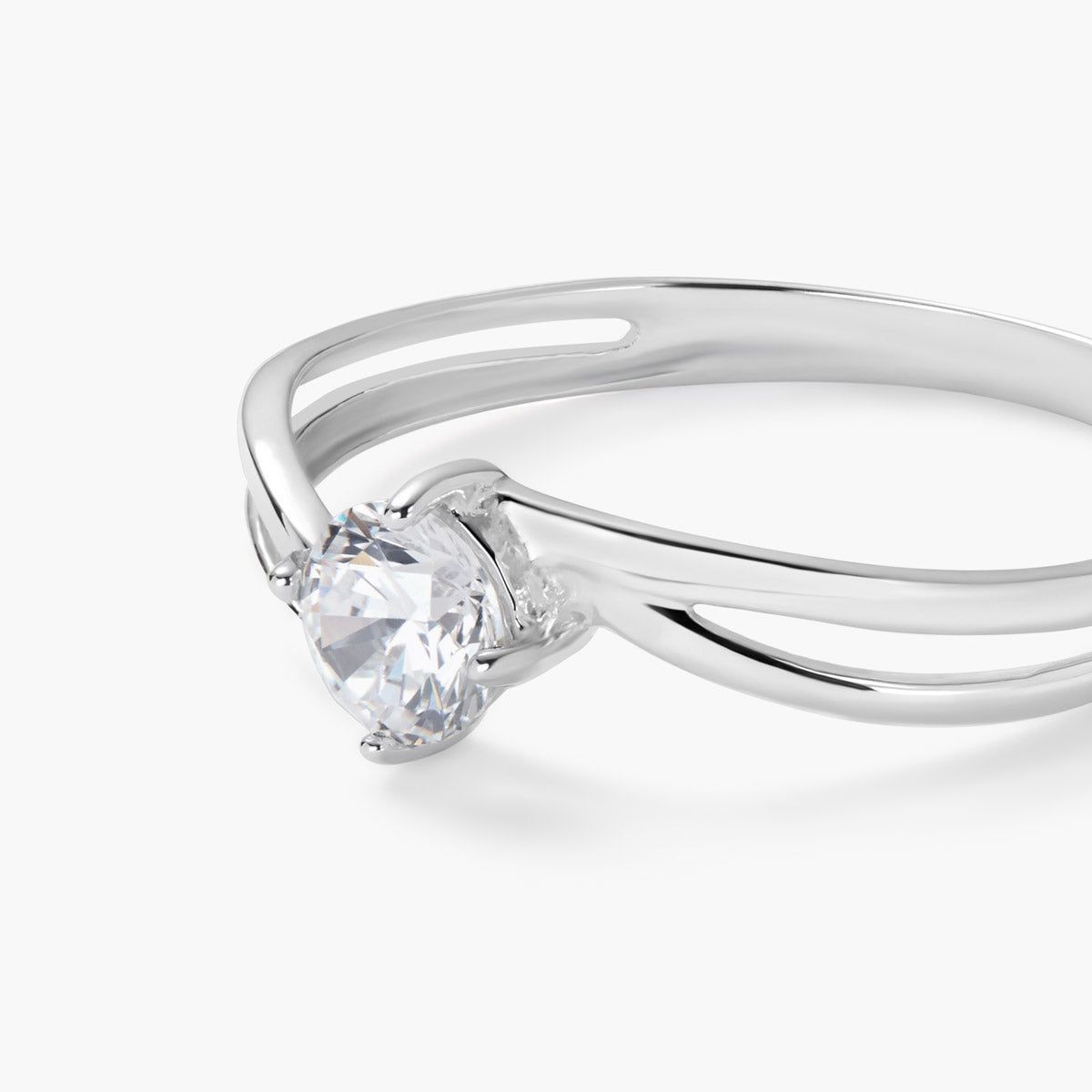 Anillo de oro blanco 18K 