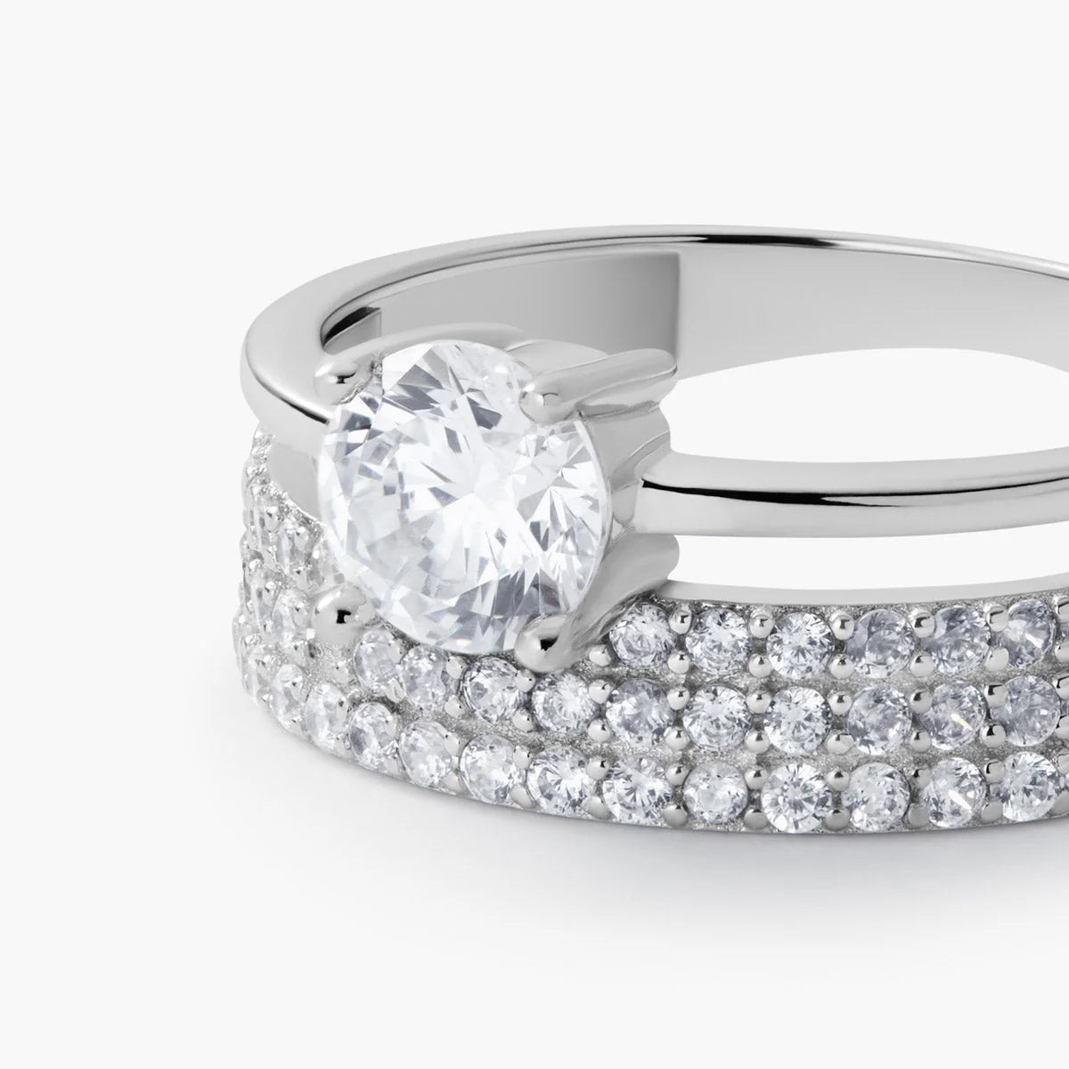 Anillo de oro blanco 18K 