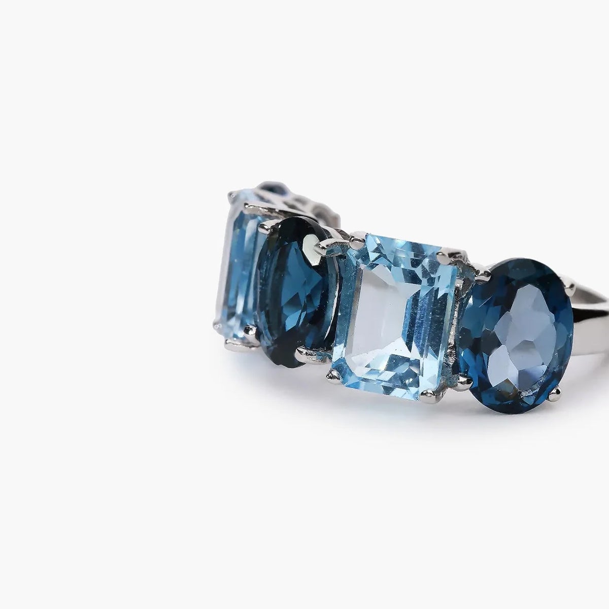 Anillo de oro blanco 18K topacio DEEP SEA