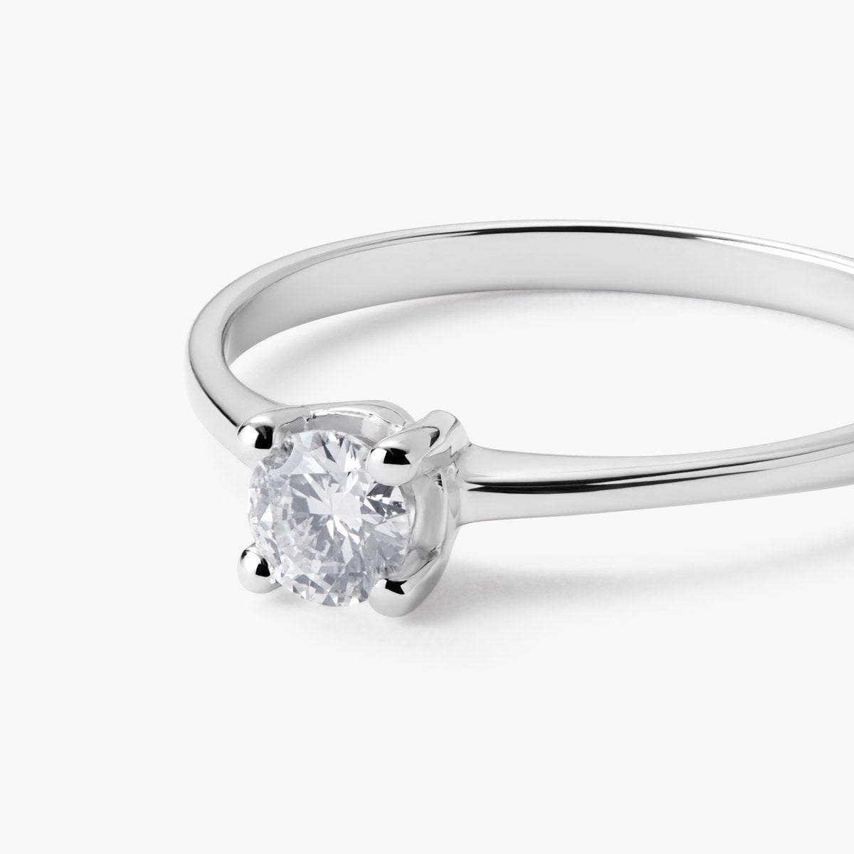 Anillo de oro blanco 18K diamante natural 0.3 ct. MOON
