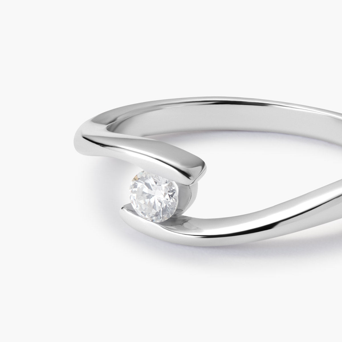 Anillo de oro blanco 18K diamante natural 0.15 ct. GRAVITY