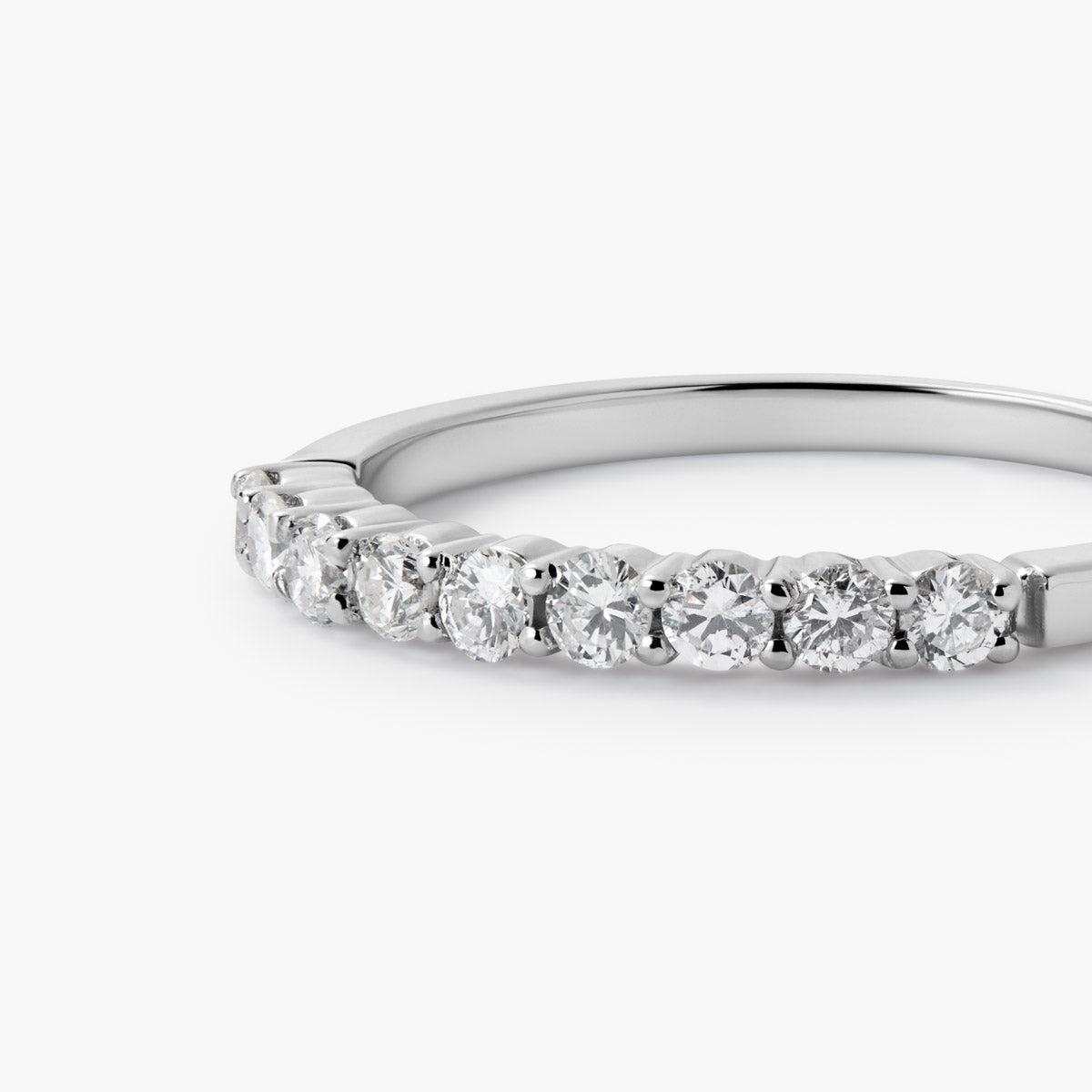 Anillo de oro blanco 18K diamante natural 0.36 ct. STARS