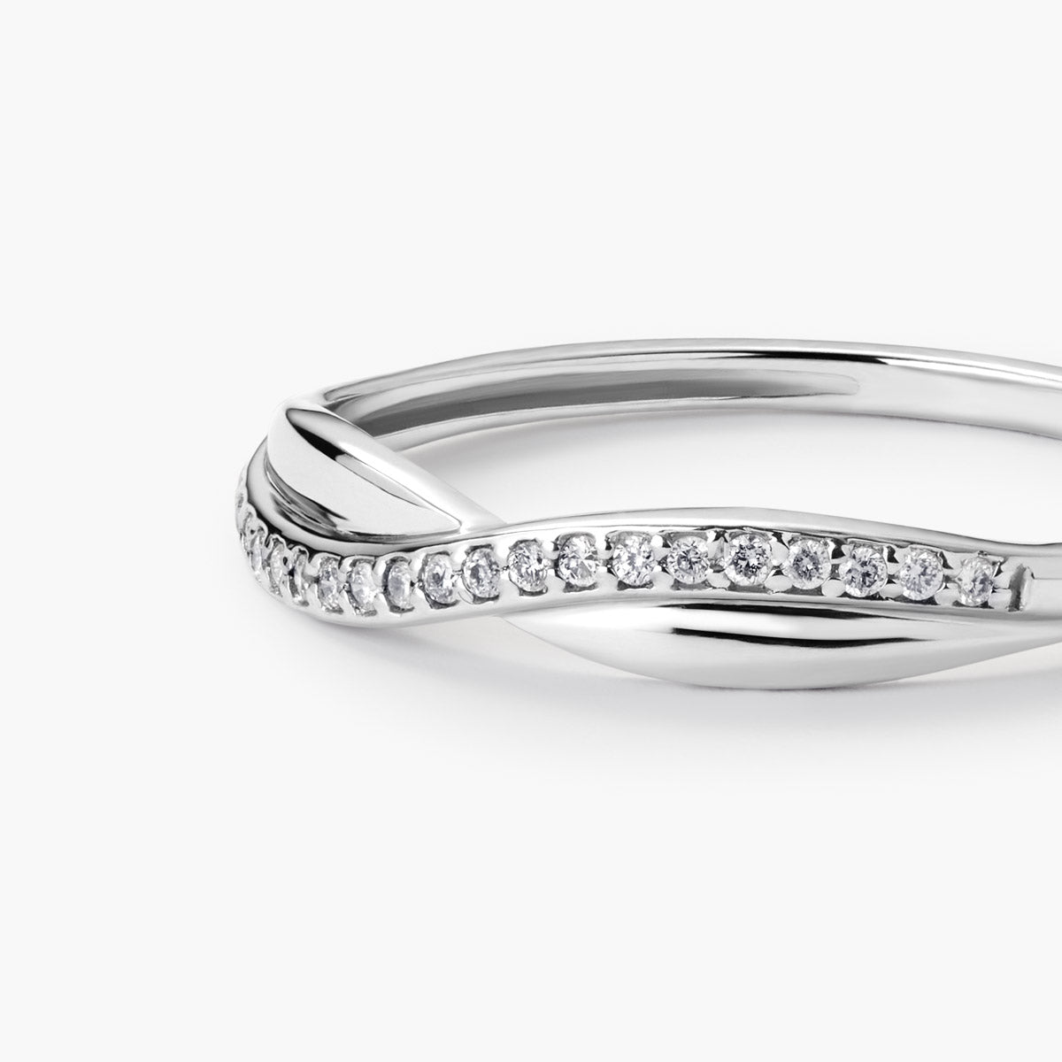 Anillo de oro blanco 18K diamante natural 0.07 ct. 