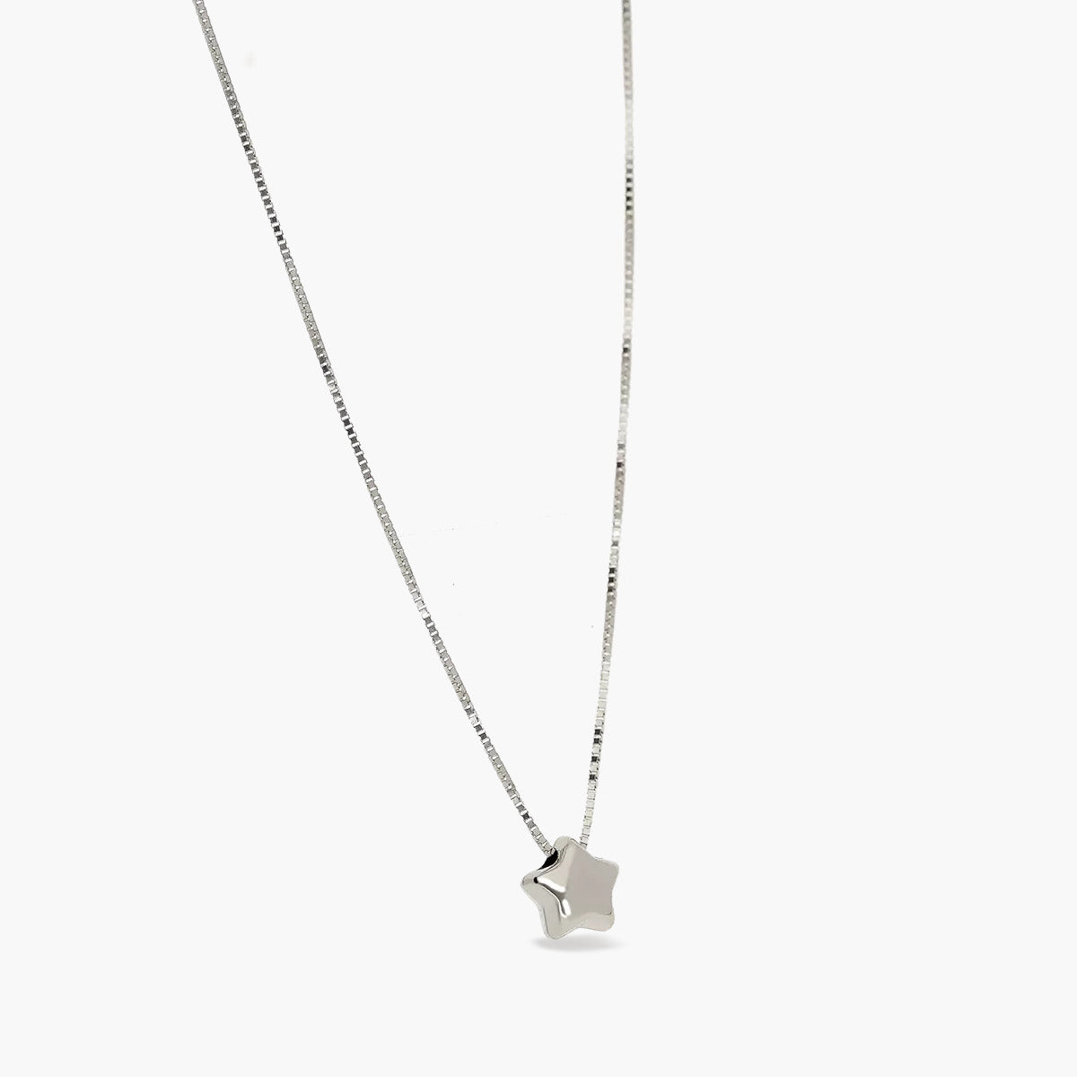 Collar estrella de oro blanco 18K 6 mm