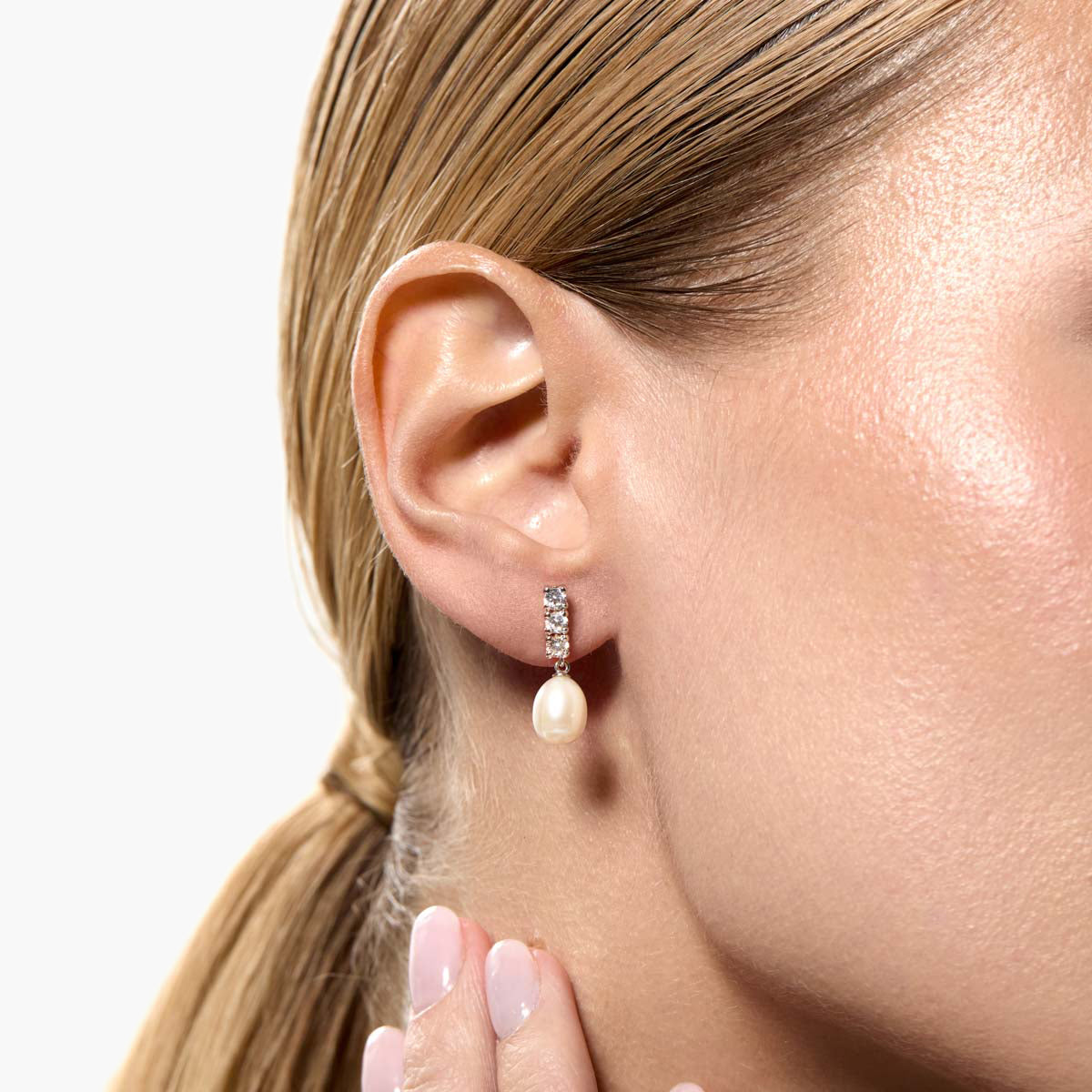 Pendientes largos de oro 18K con perlas y circonitas 22 mm