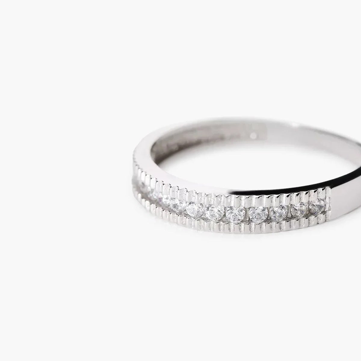Anillo de oro blanco 18K 